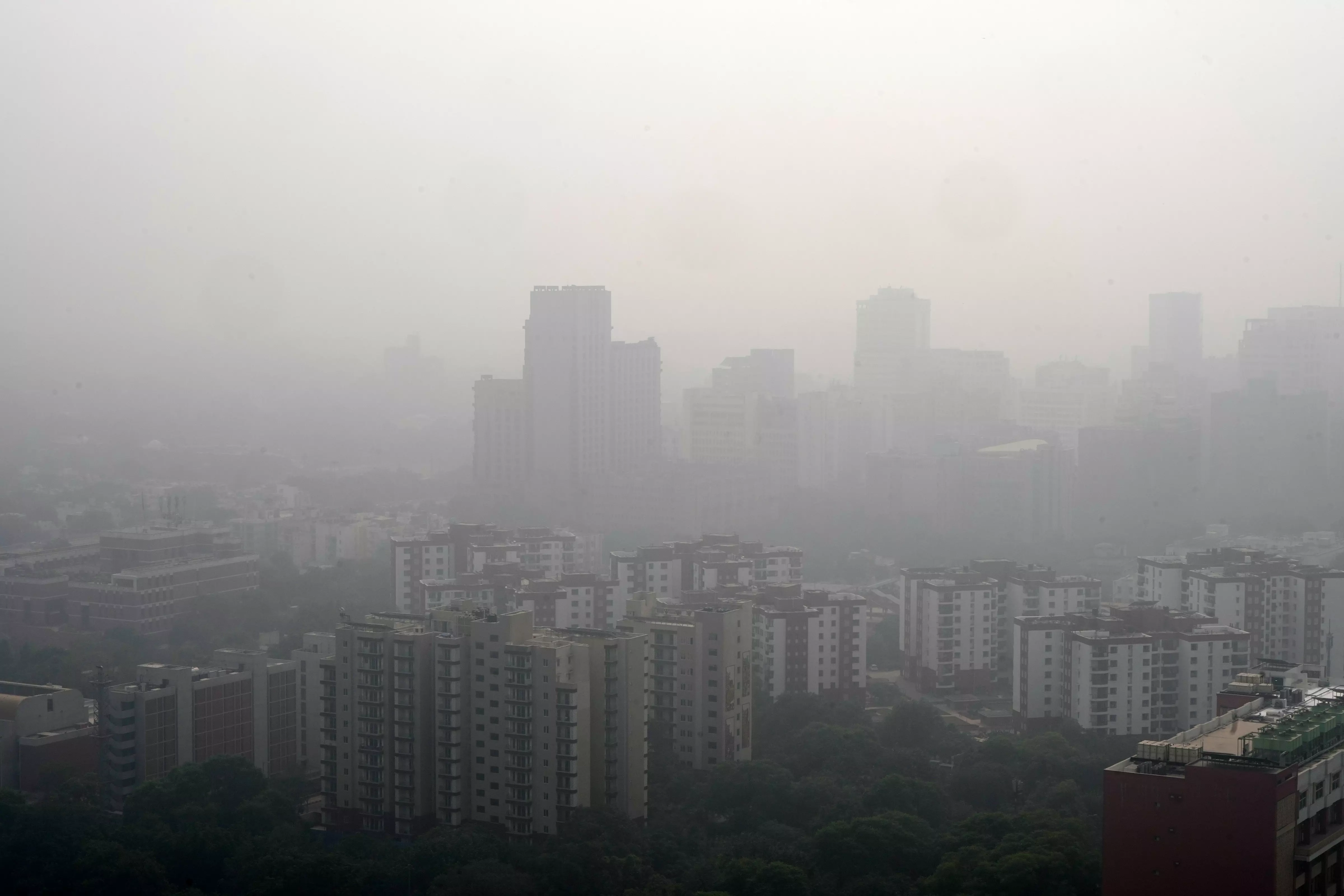 Poisonous haze envelops Delhi, air quality turns severe again