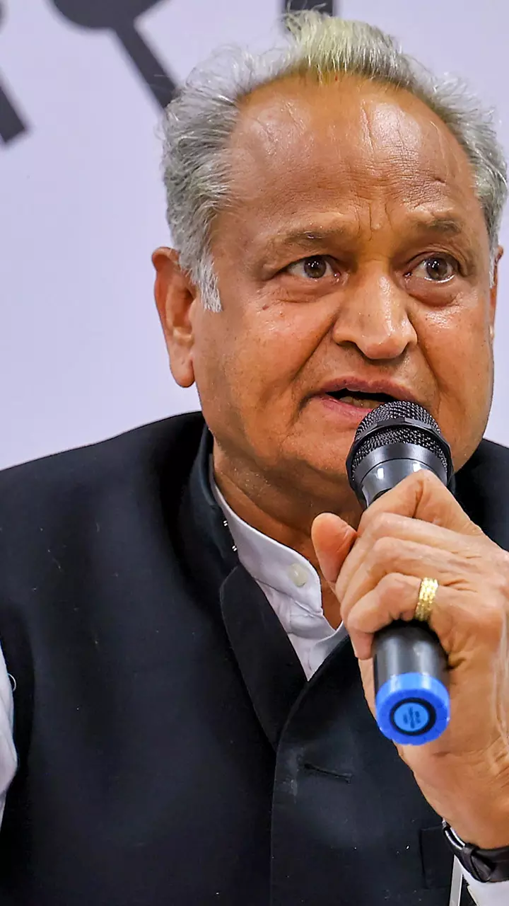 Congress blames CEC for Bihar election debacle, says EC colluded with BJP Congress blames CEC for Bihar election debacle, says EC colluded with BJP