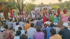 MP polls: In social media age, khatia meetings still popular to woo voters in Jhabua