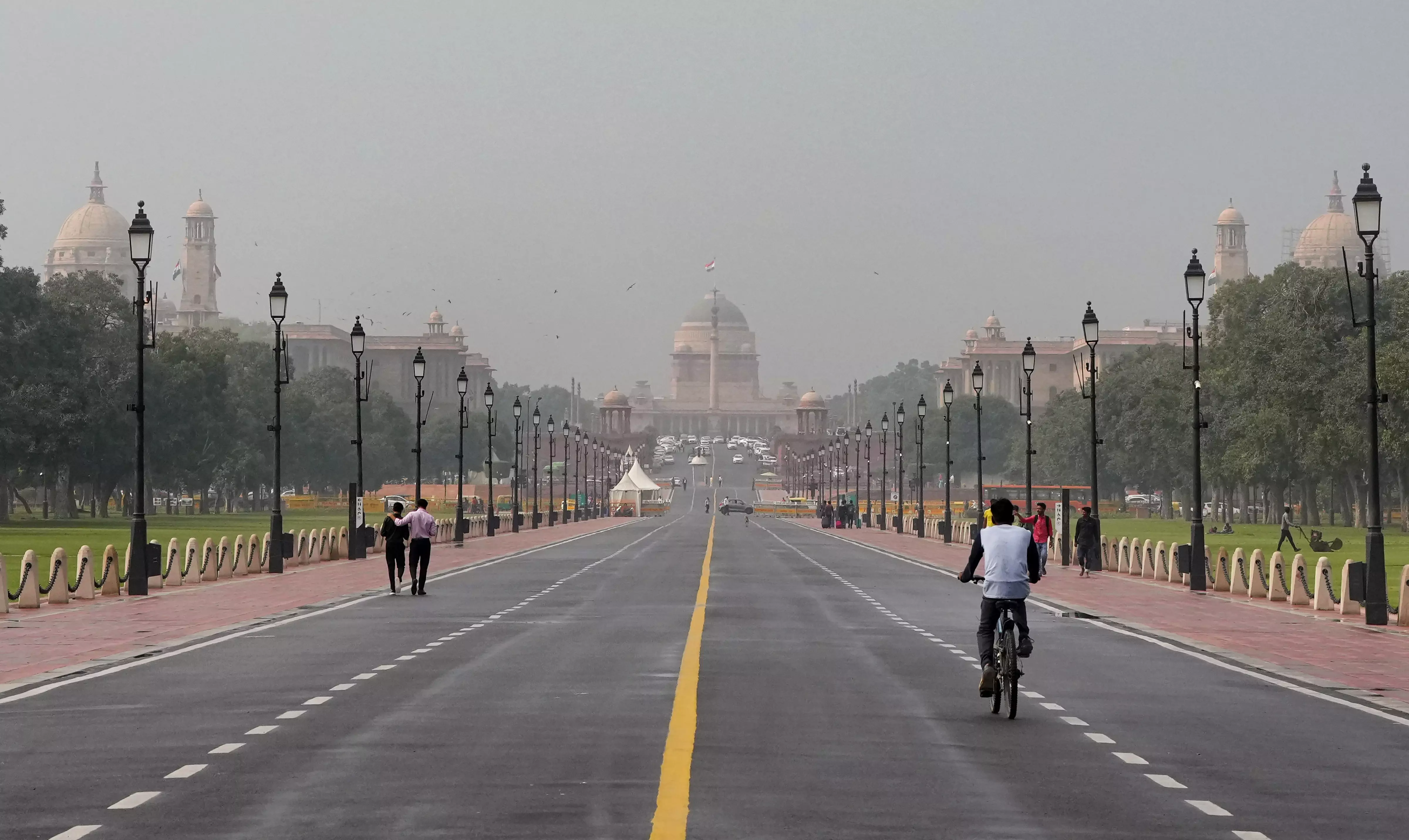 Delhiites wake up to clear skies as firecracker ban pulls back AQI to 202