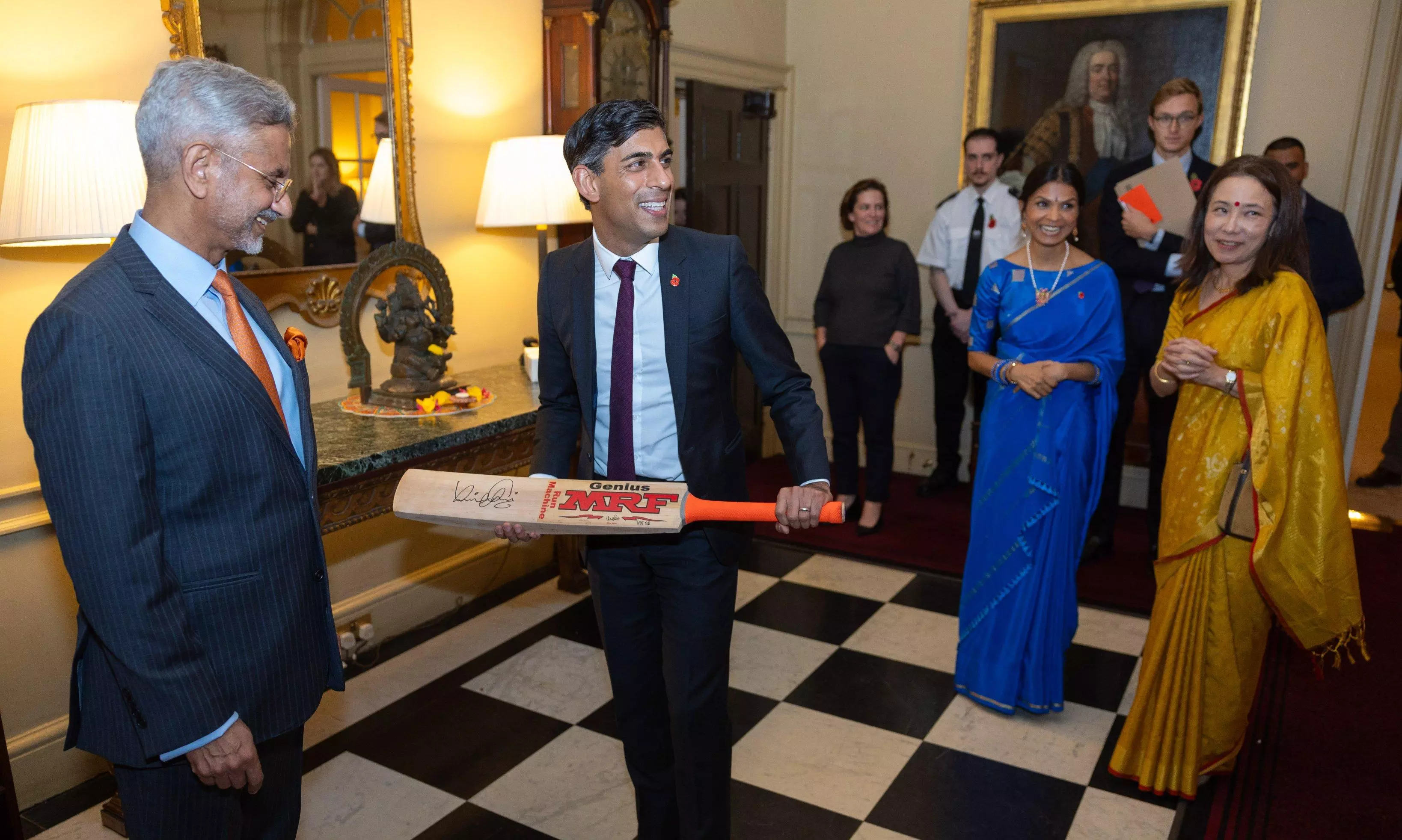 Bat signed by Kohli: Jaishankar’s gift to UK PM Sunak at Diwali tea