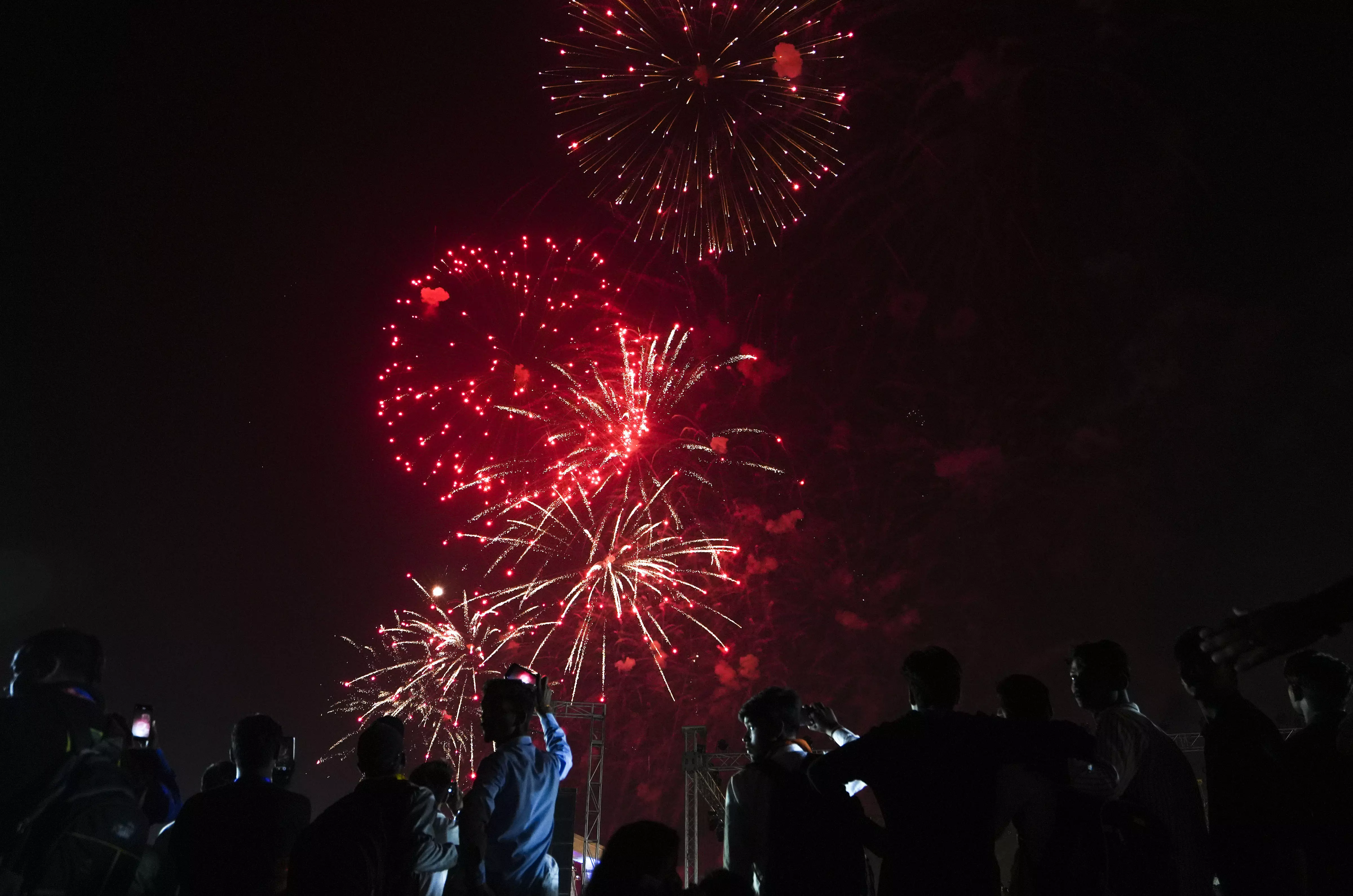 Delhi: Ban on firecrackers flouted on Diwali despite SC order