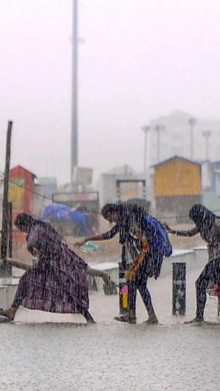 Heavy rains lash TN; IMD issues orange alert