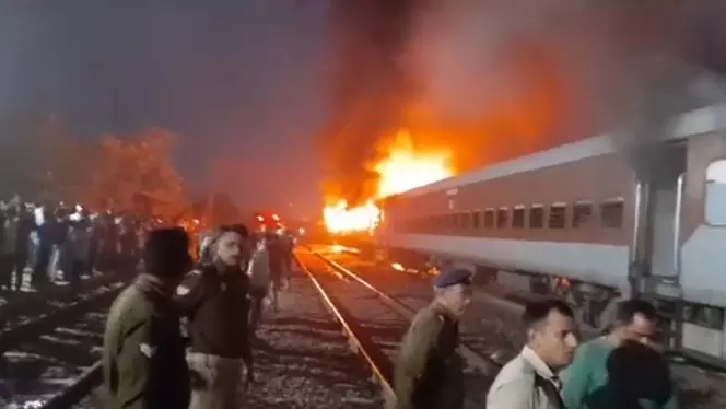 UP: Two coaches of New Delhi–Darbhanga Express catch fire