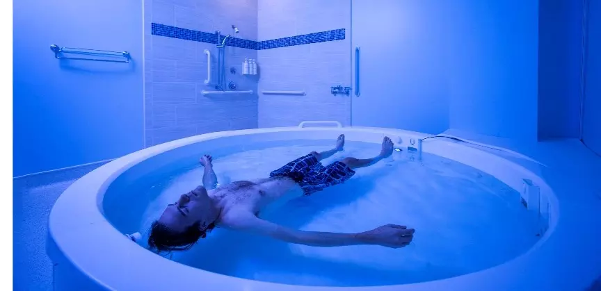 Floating in such a zero-gravity, sound-proof environment helps the mind, body, and soul to relax completely. 
