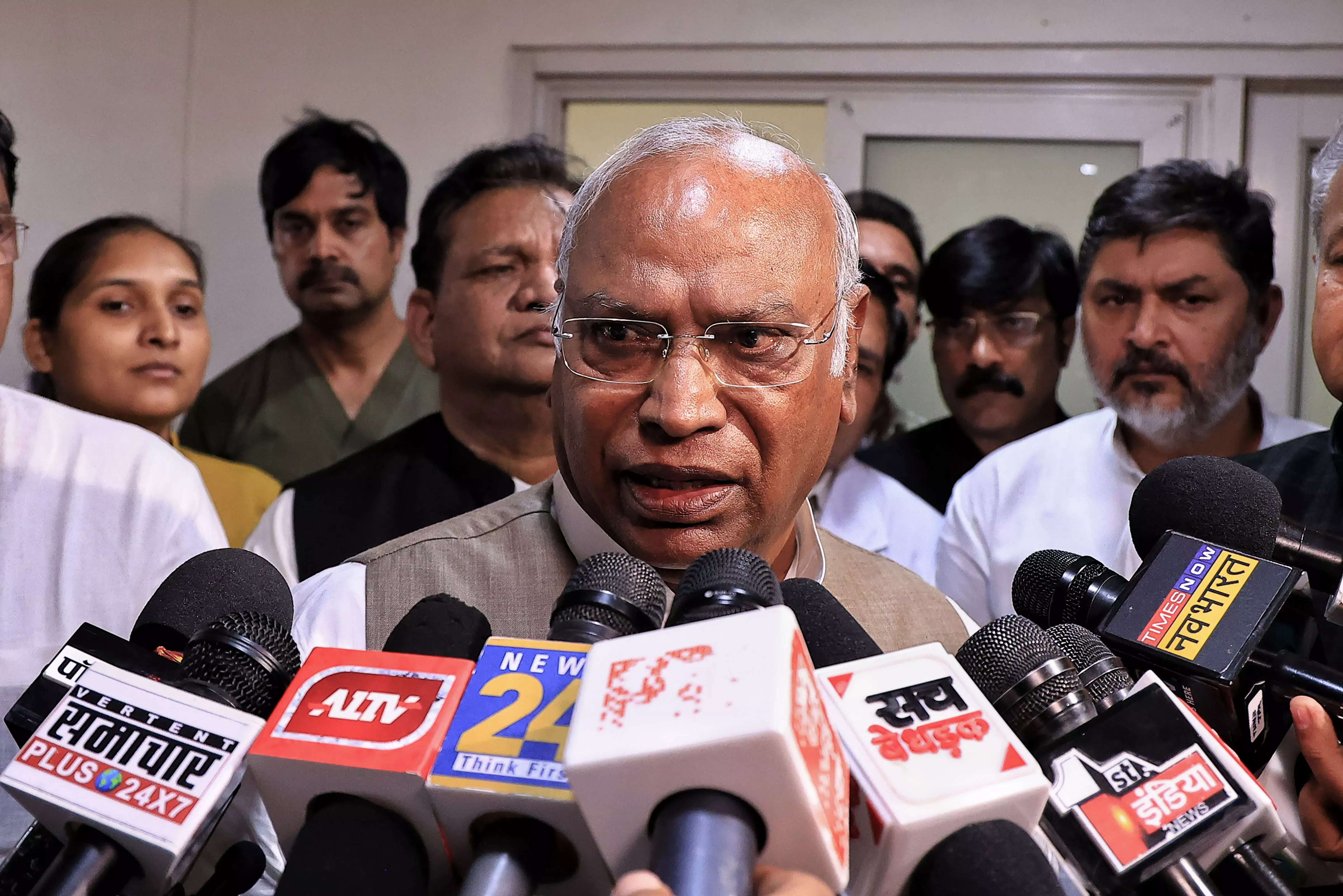 Mehngaai-nomics: Kharge slams govt over rise in prices of essential commodities