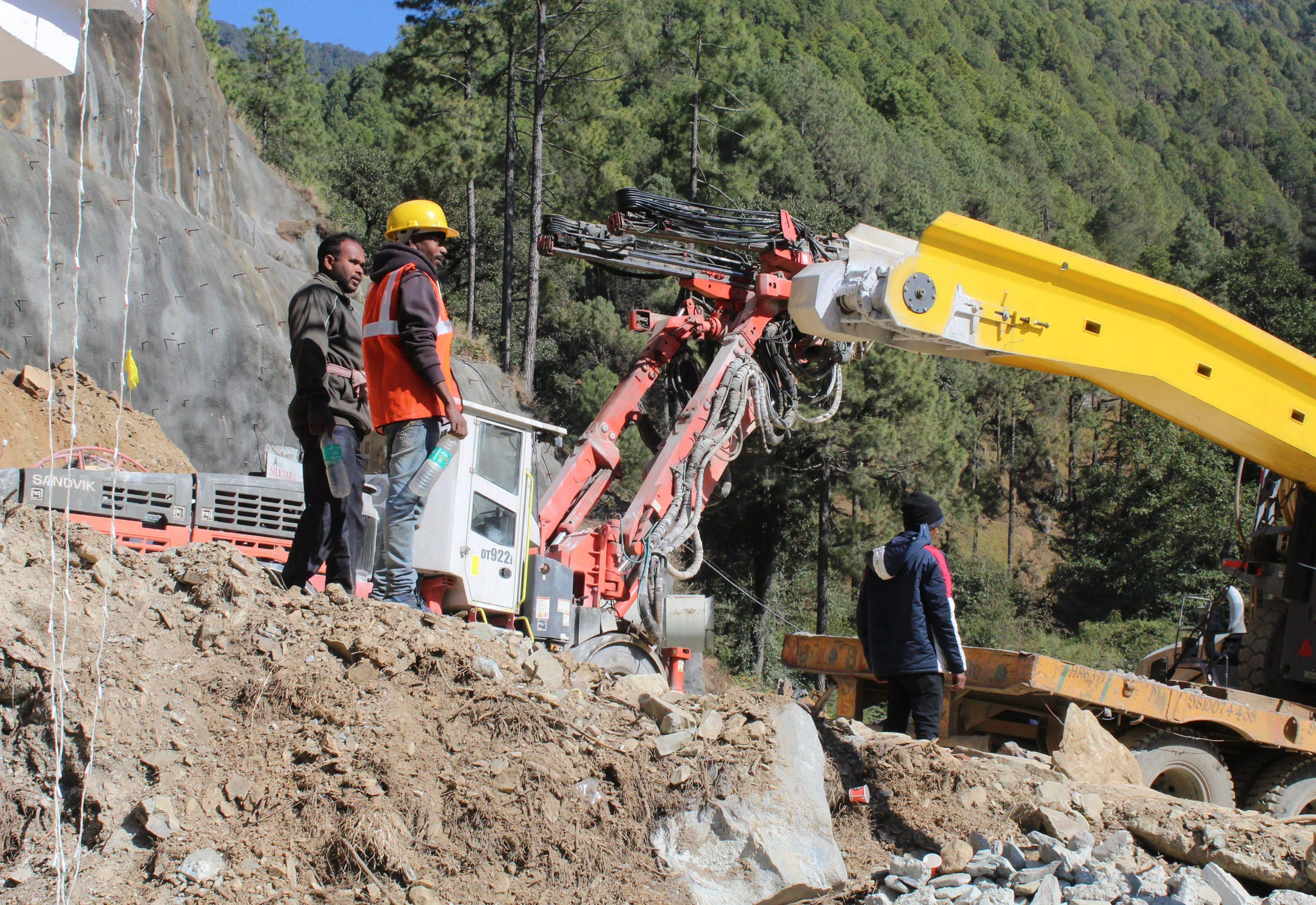 Uttarkashi tunnel collapse | Doing everything possible to rescue trapped workers: Gadkari