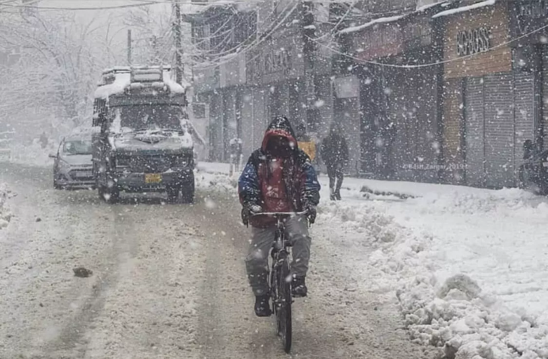 Jammu and Kashmir, J&K, weather conditions, Srinagar Jammu National Highway, snowfall, Temperature drop