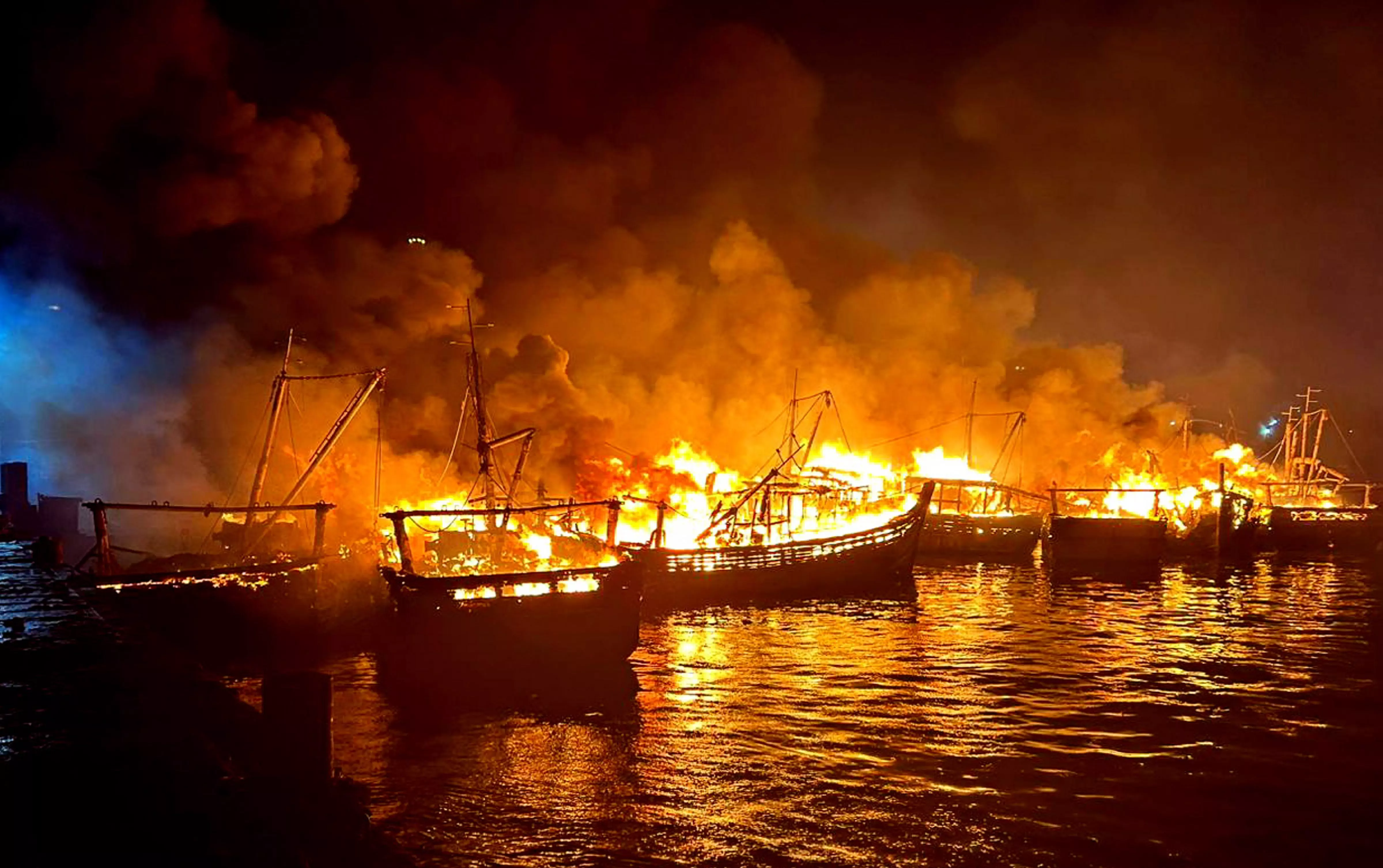 35 boats gutted at Visakhapatnam jetty area