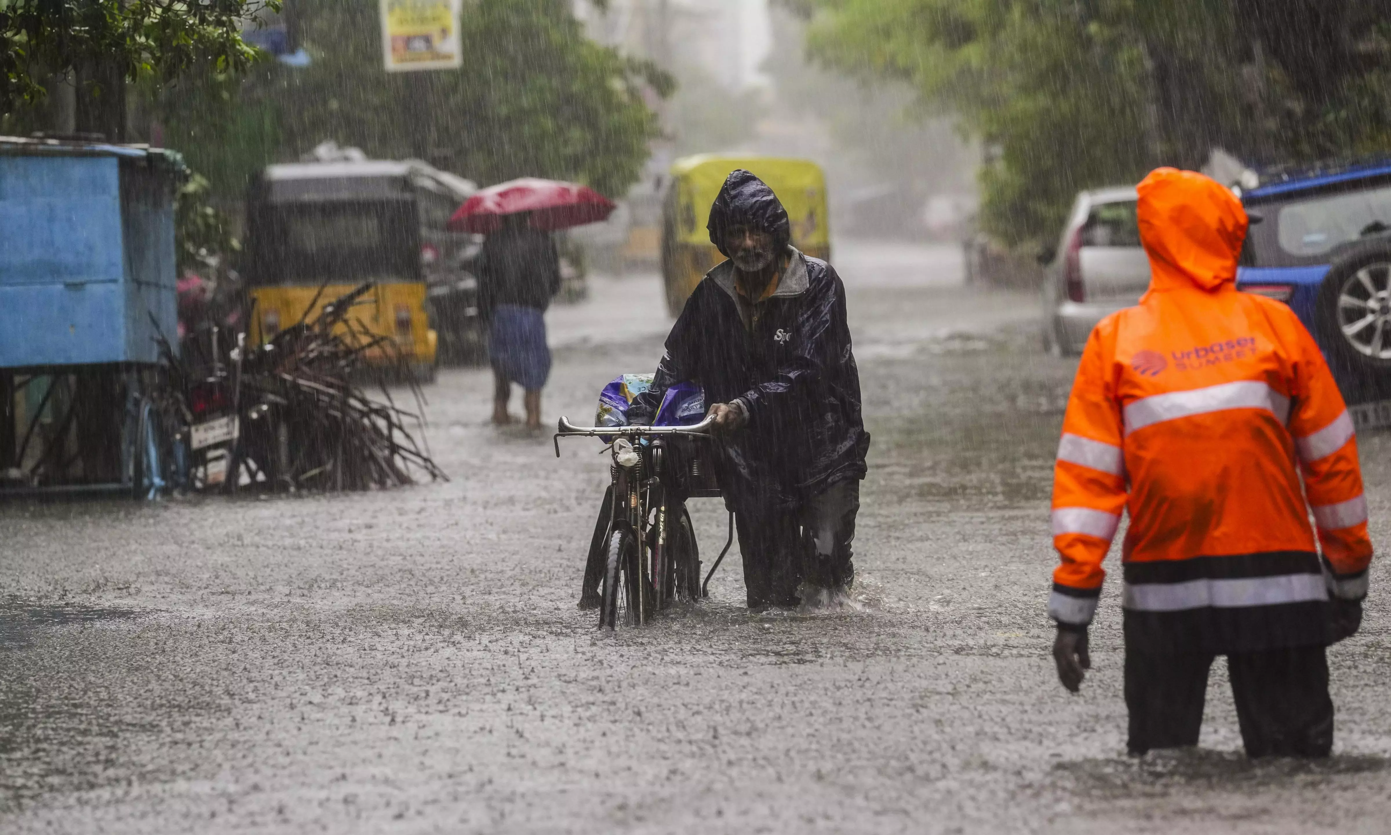 Cyclone effect: Heavy rain batters Chennai; flights diverted; holiday declared