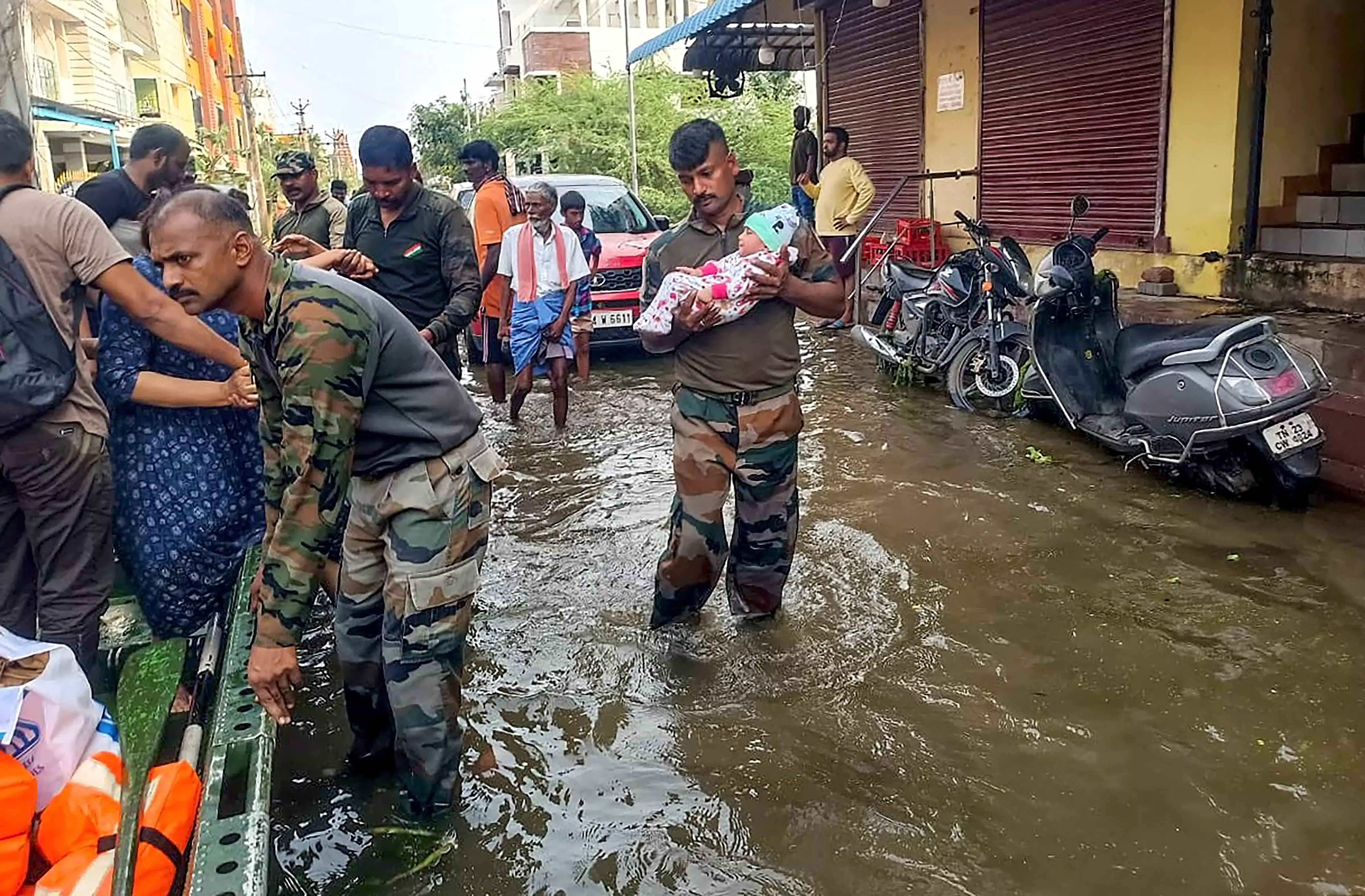 TN govt to pay Rs 6,000 in flood relief to ration cardholders