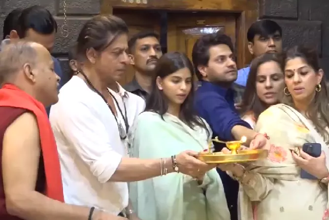 ShahRukh Visits Shirdi Temple