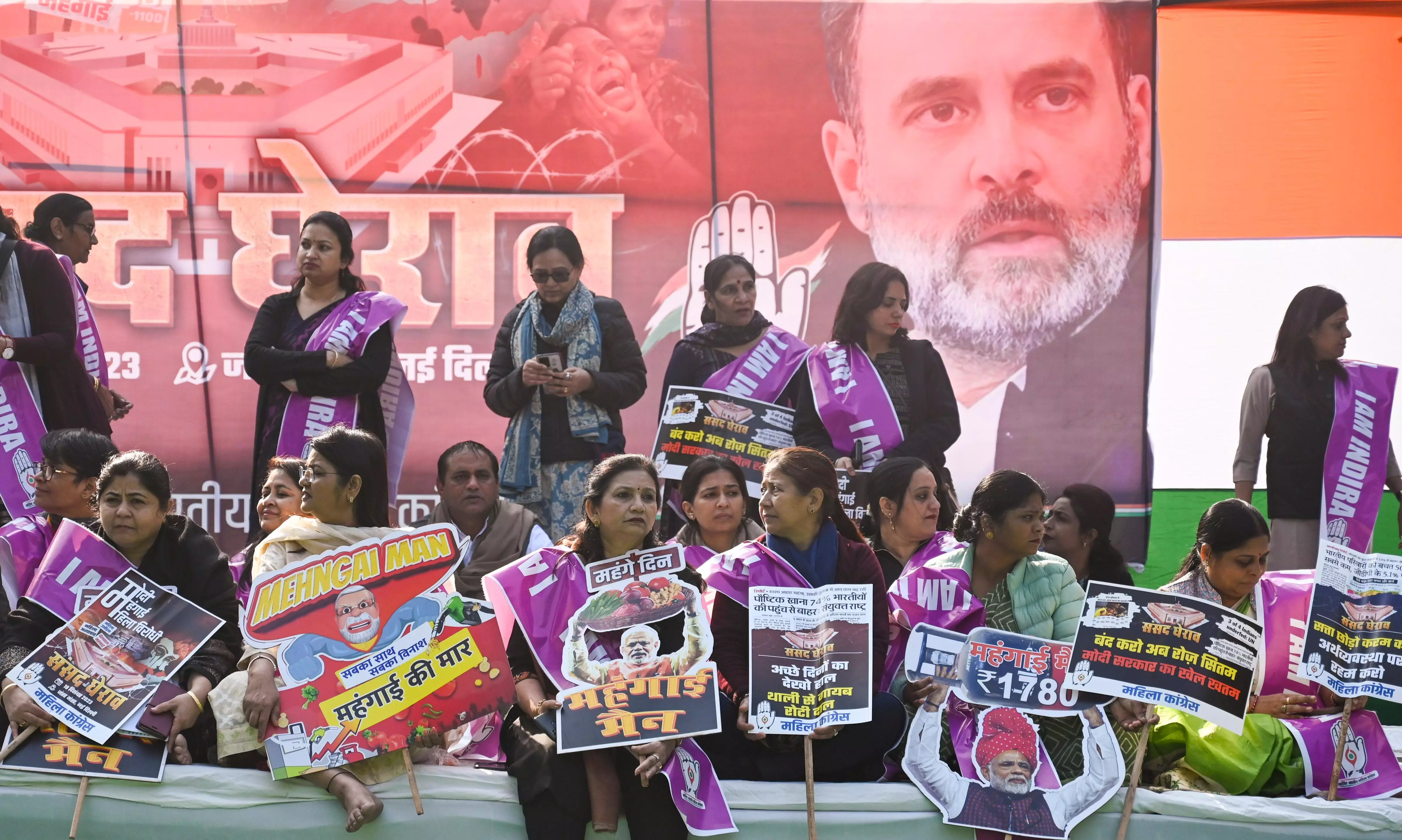 Delhi: Congress Mahila Morcha protests against inflation, crimes against women