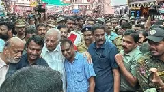 Kerala Guv-govt row: CM Vijayan chides Khan over stroll through busy street