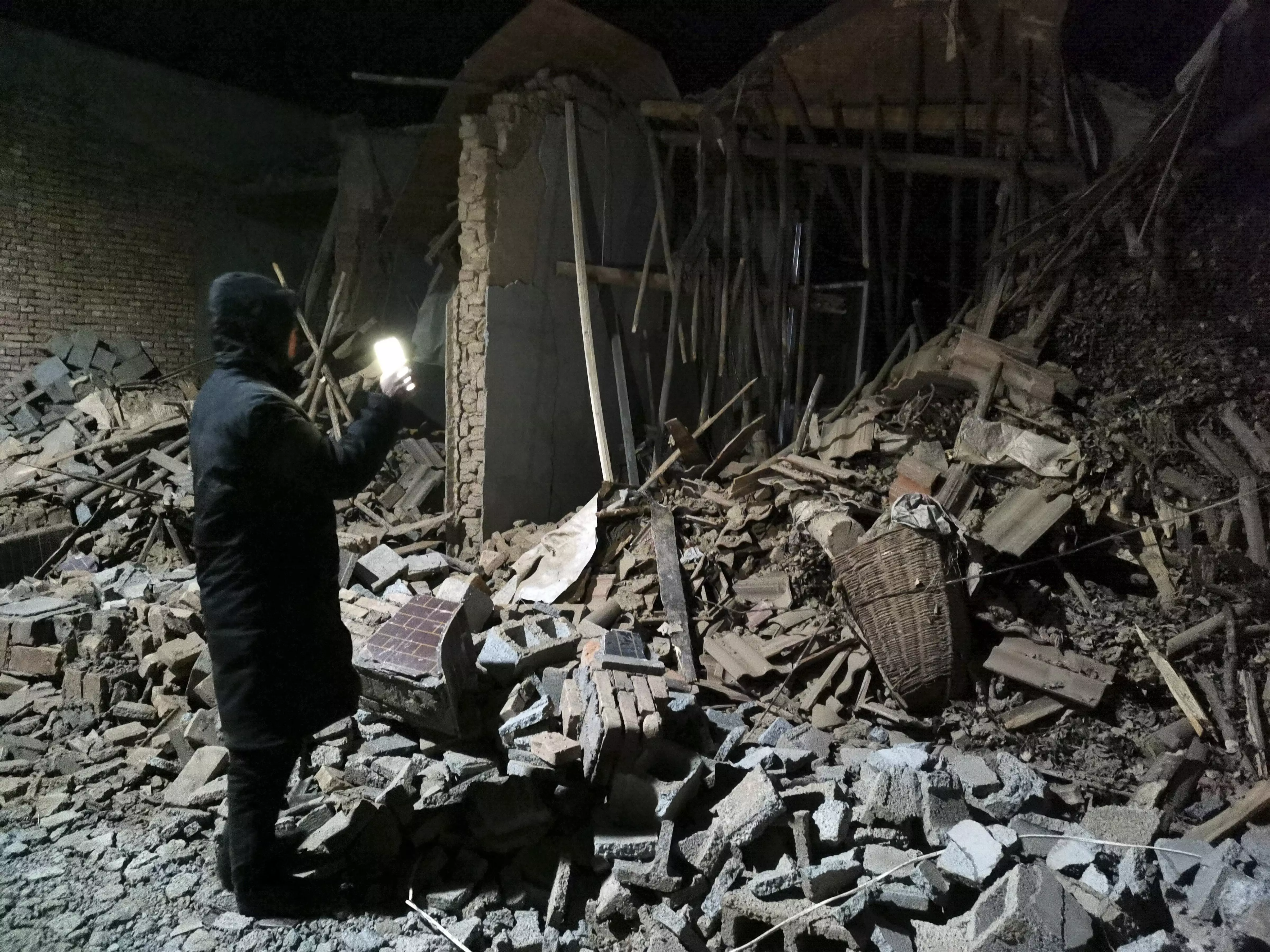 116 killed, 400 injured as 6.2 magnitude quake hits northwest China