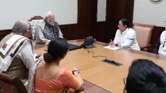 Mamata meets Modi, demands release of central funds for West Bengal