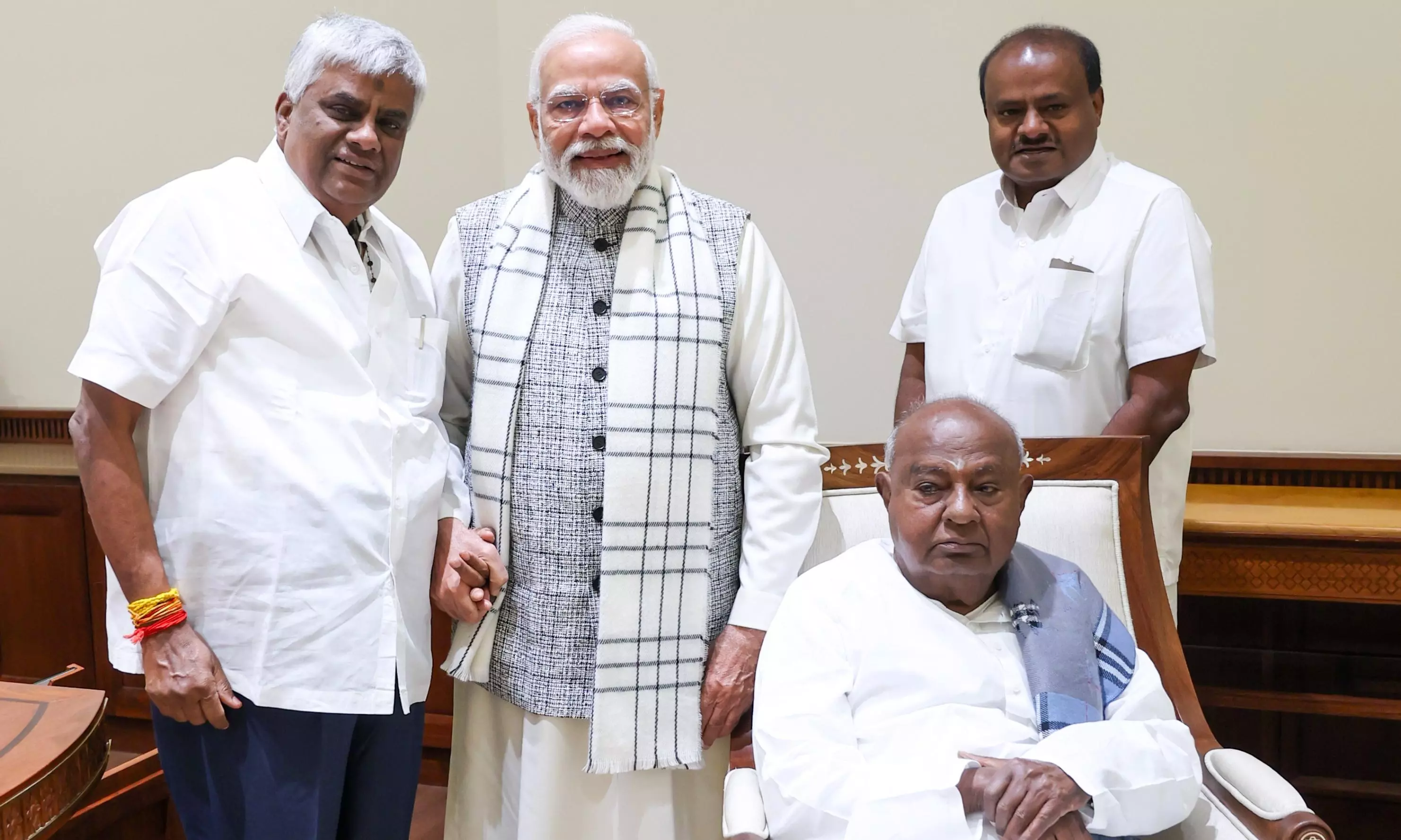Modi meets Deve Gowda, lauds JD(S) chief’s ‘exemplary’ contribution to nation