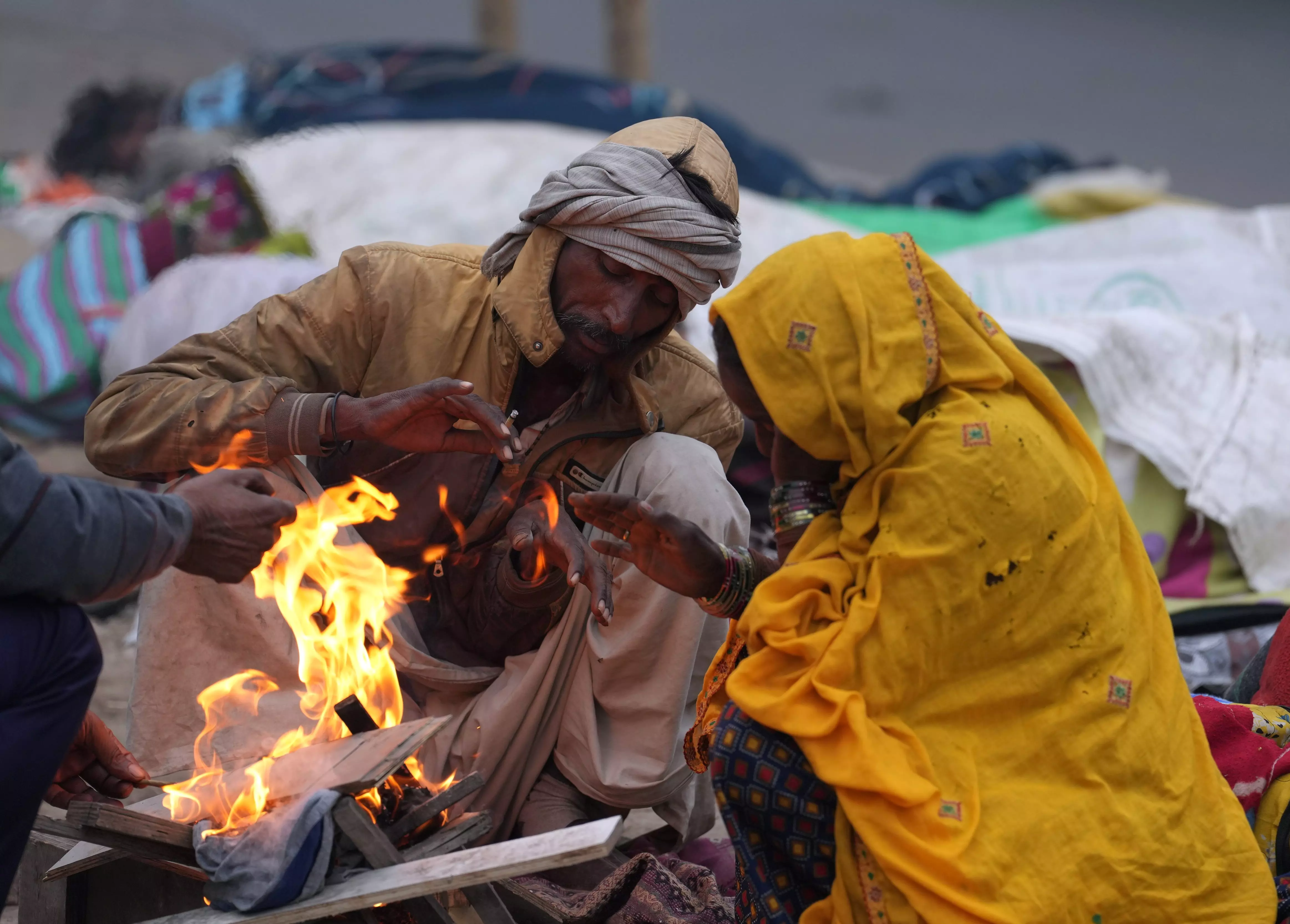 Delhi reels under cold conditions, records seasons lowest minimum temperature