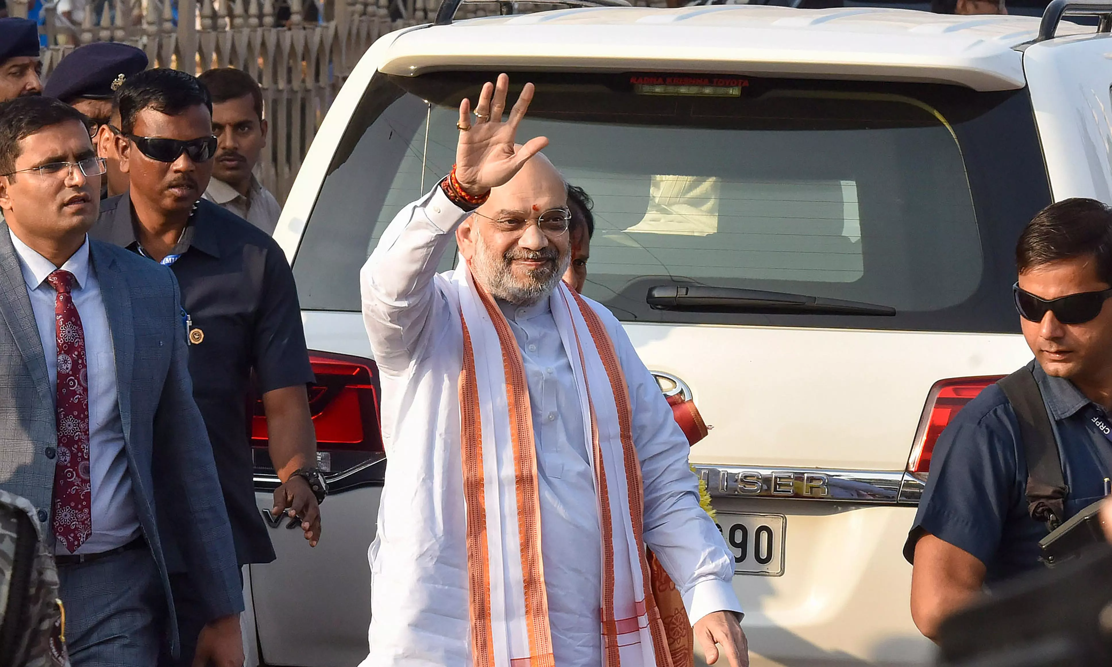 Shah sets target of winning 10 LS seats, 34% vote share for BJP in Telangana