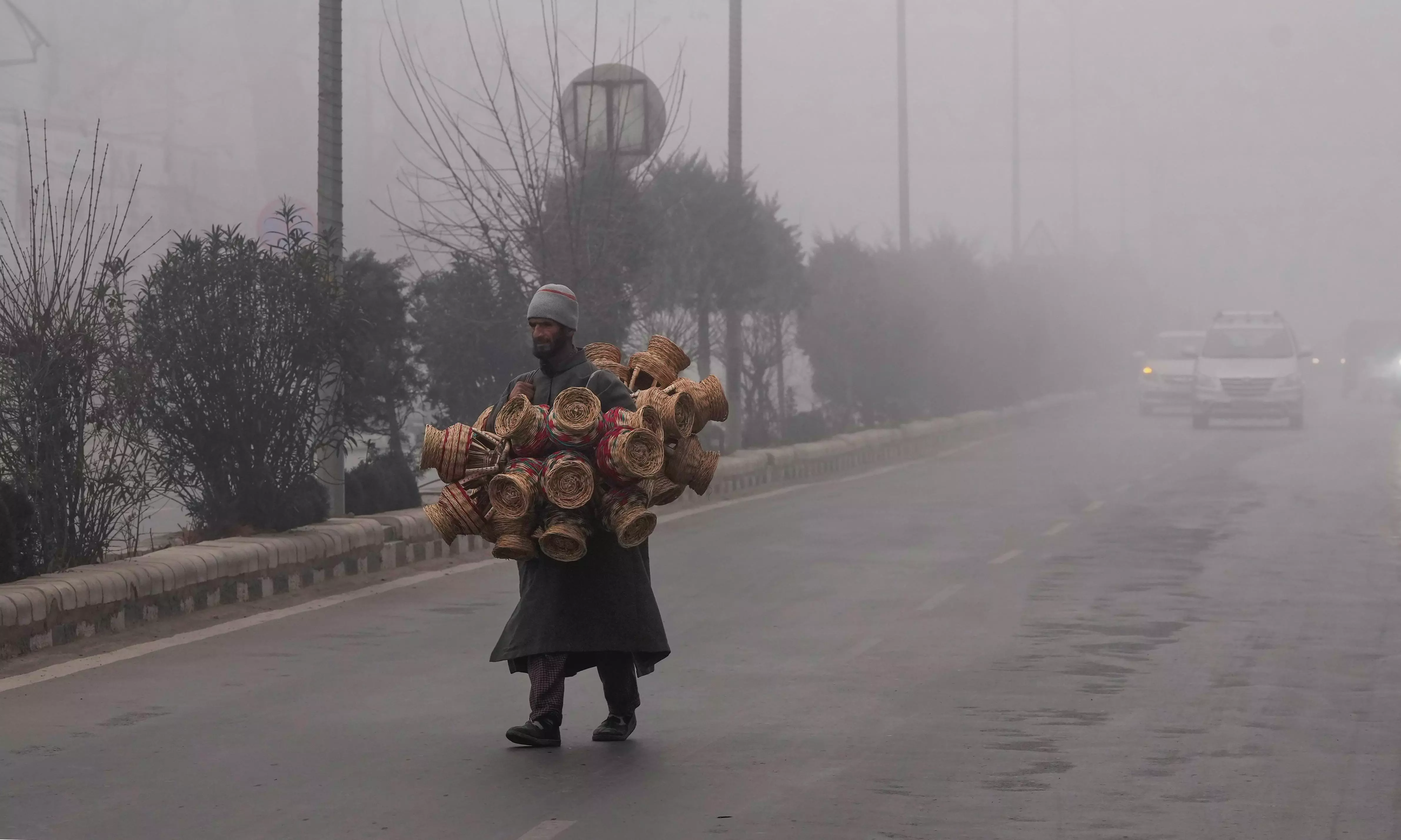 Kashmir experiences severe cold, several areas blanketed by dense fog