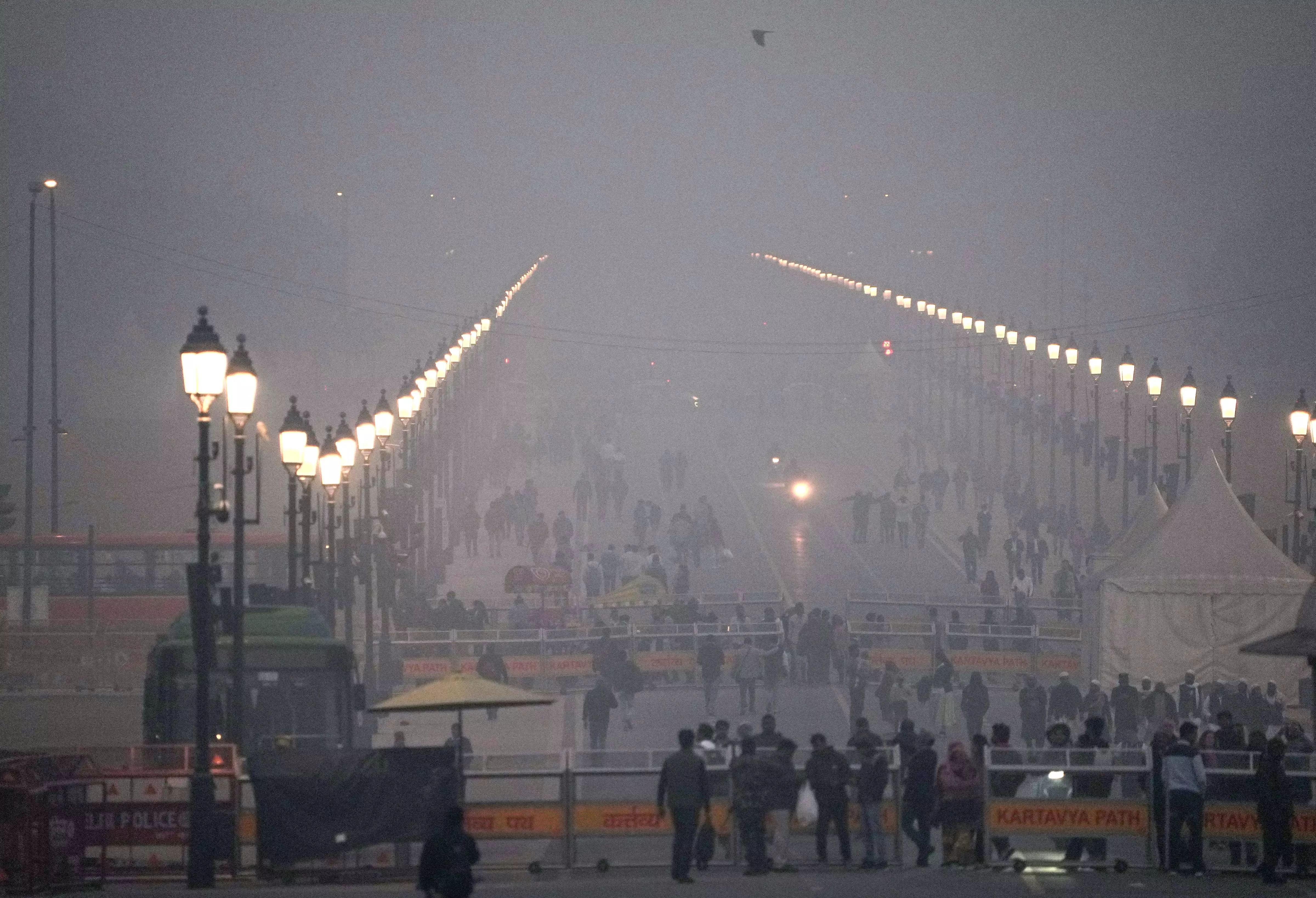 Visibility improves in Delhi, air quality in very poor category
