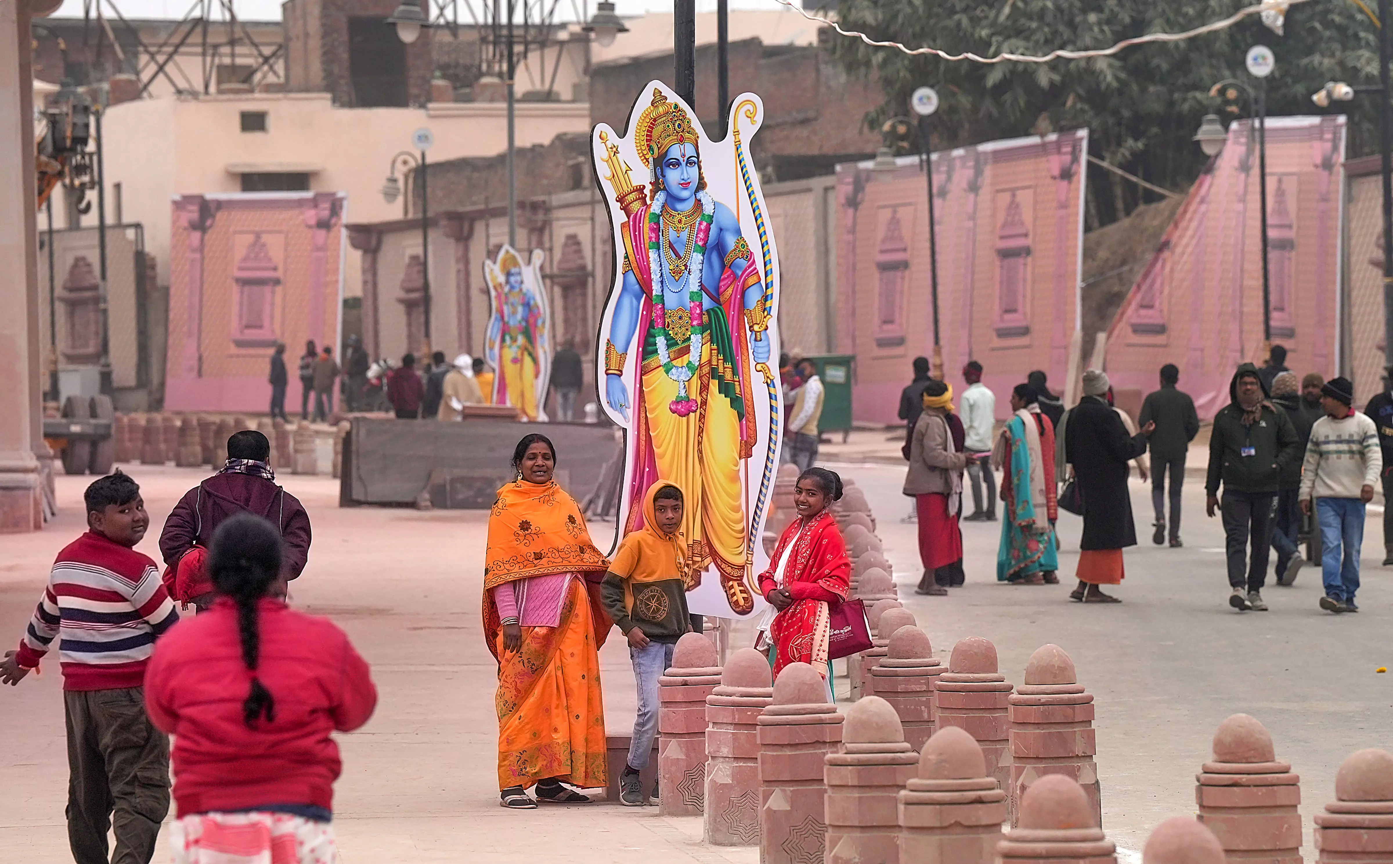 Varanasis weavers upbeat as orders for Ram Mandir-themed Banarasi sarees pour in
