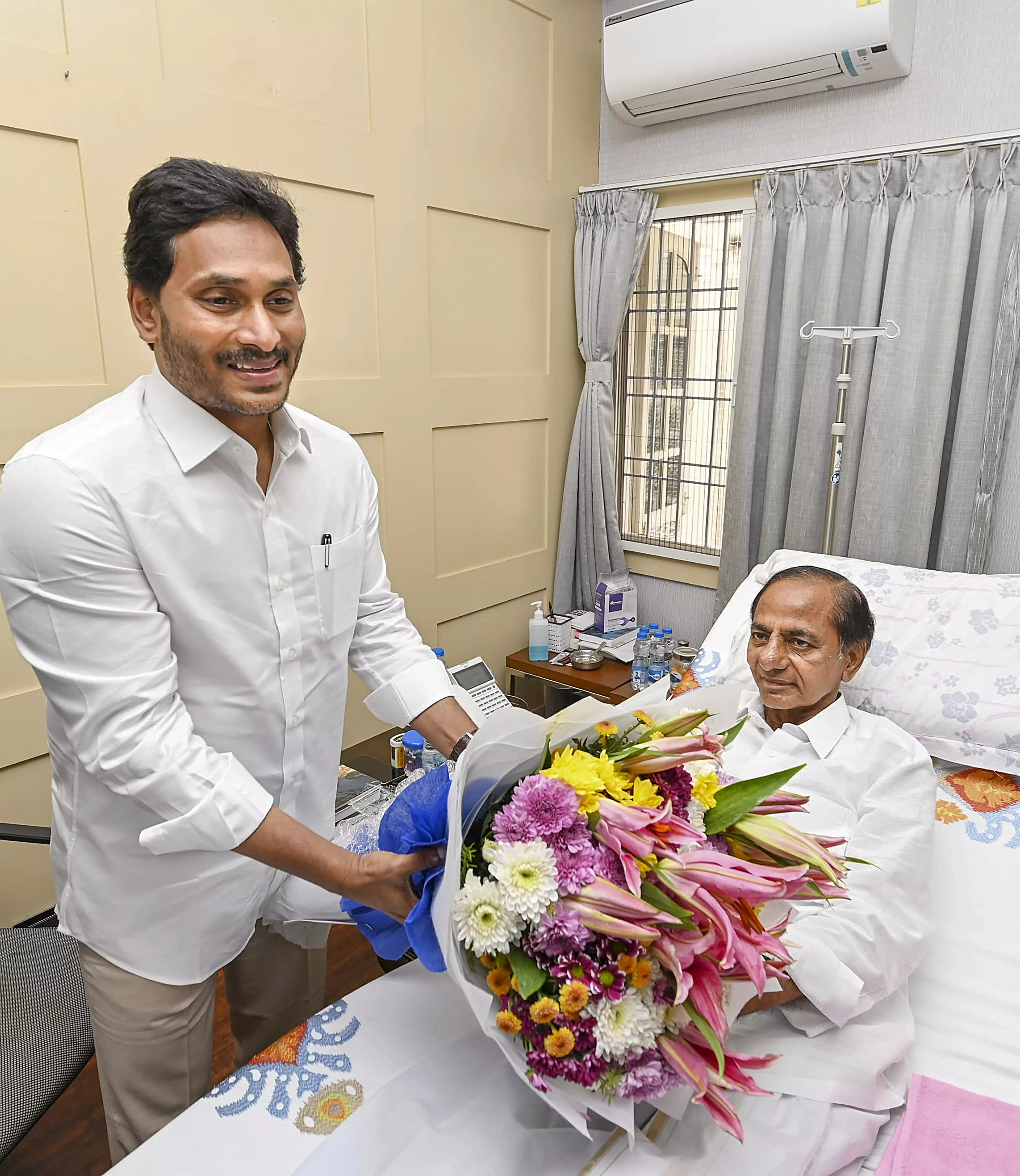 Andhra Pradesh CM Jagan Mohan Reddy holds meeting with KCR