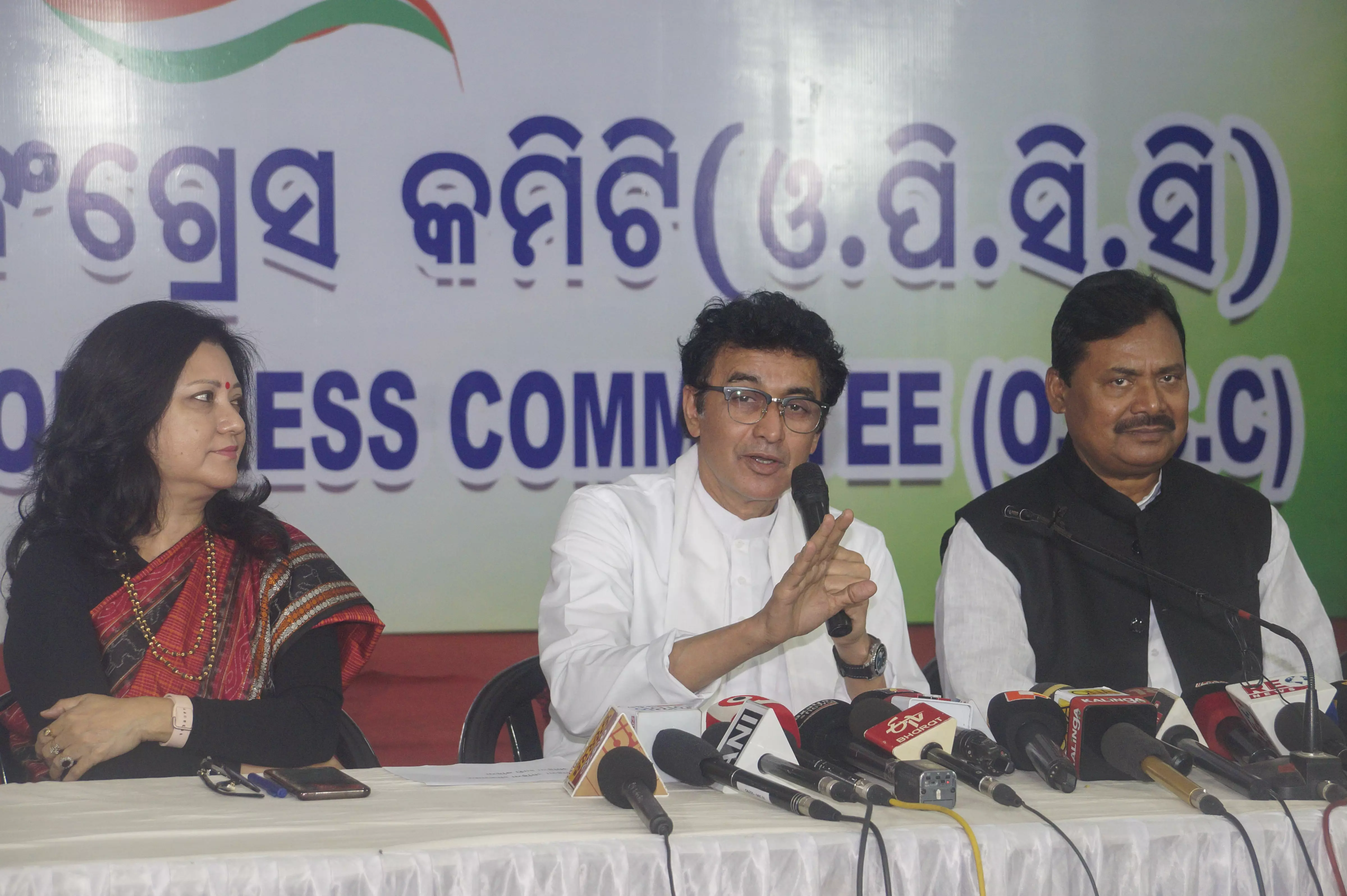 Congress holds seat-sharing talks with Odisha JMM