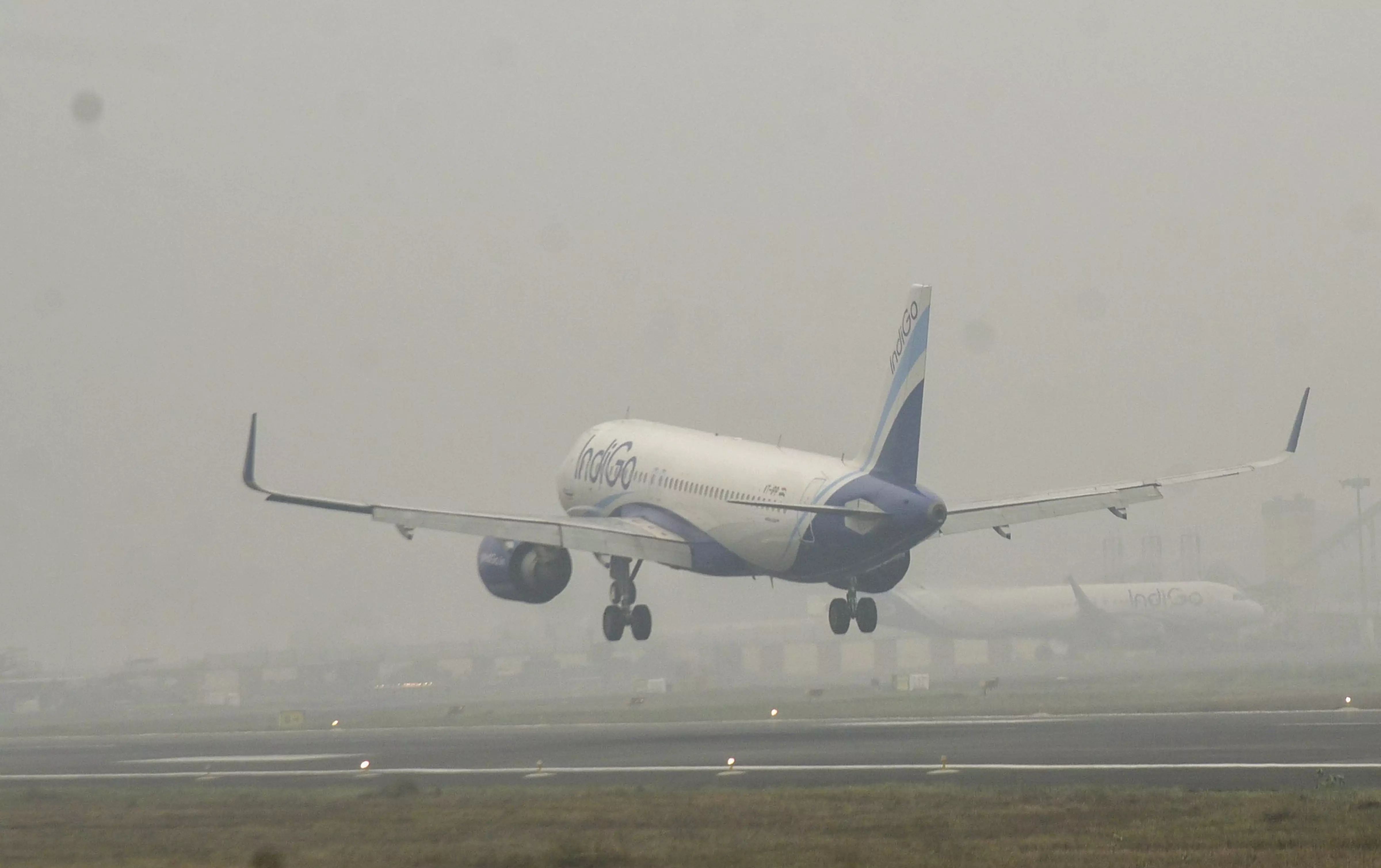 Fog, Plane landing