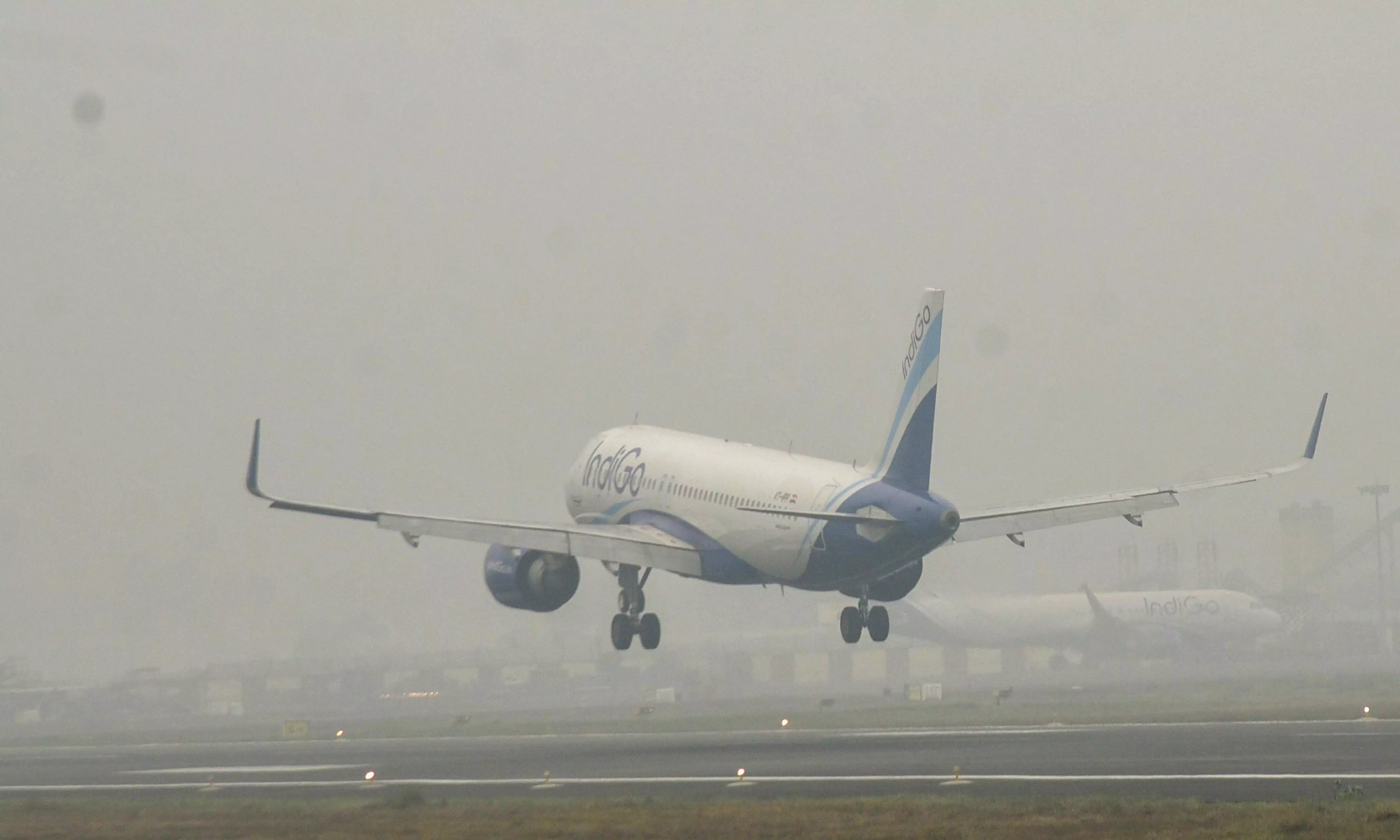 Fog, Plane landing