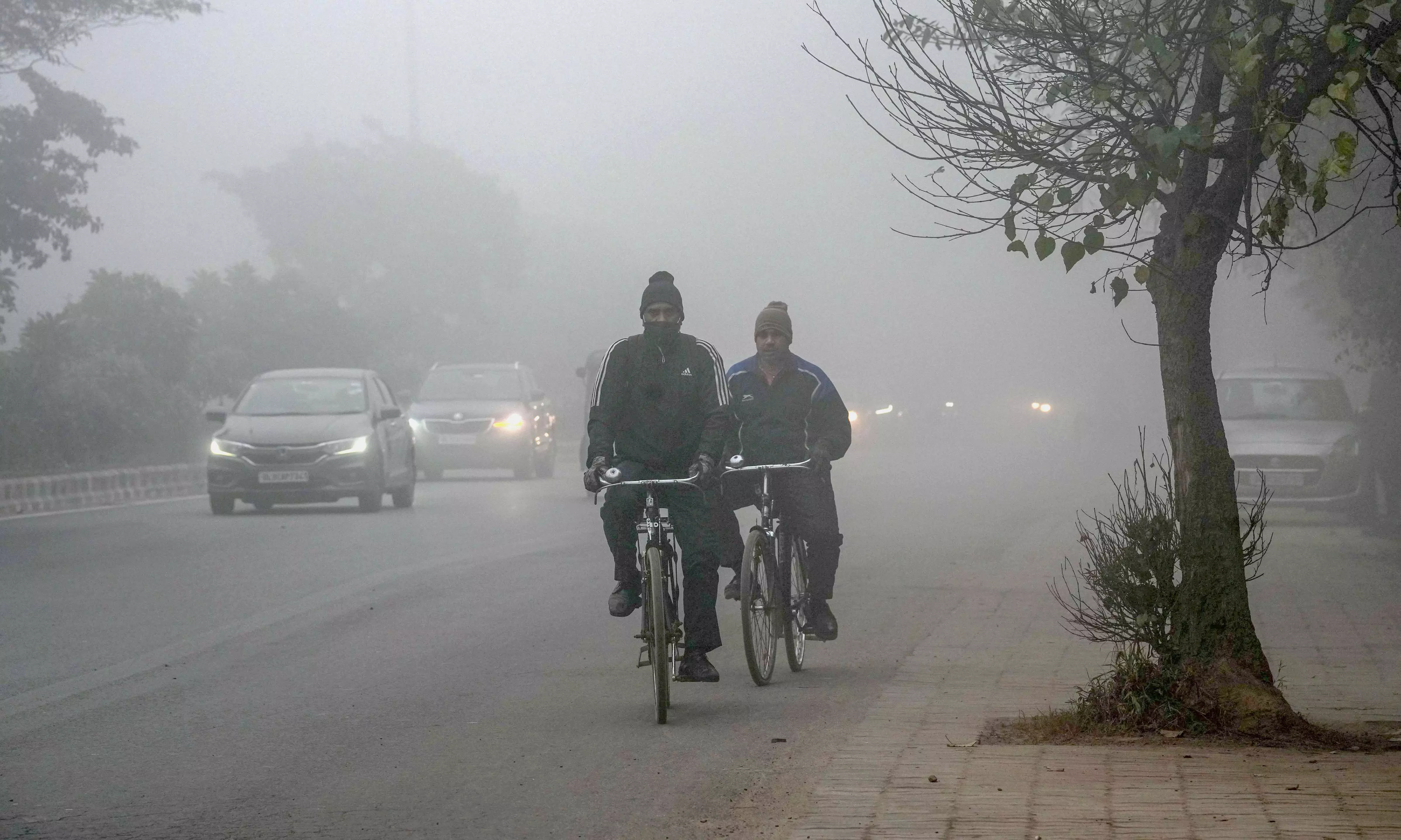 Delhi shivers in intense cold; records minimum temperature of 3.9°C, lowest this season
