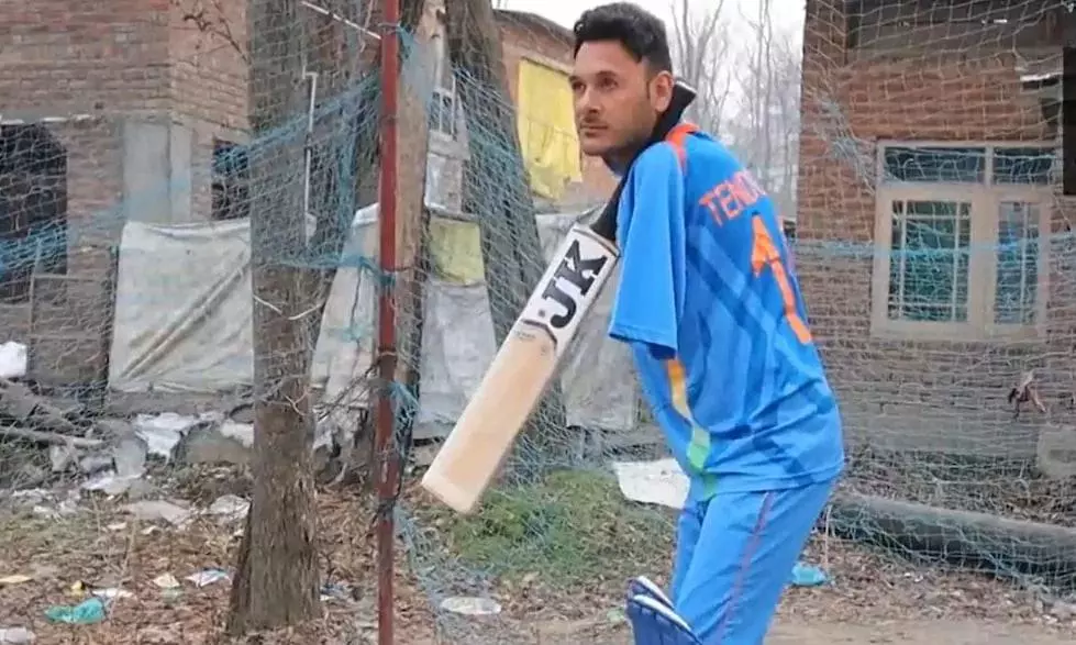 Amir made impossible possible: Tendulkar praises J&K cricketer who bats, bowls without arms