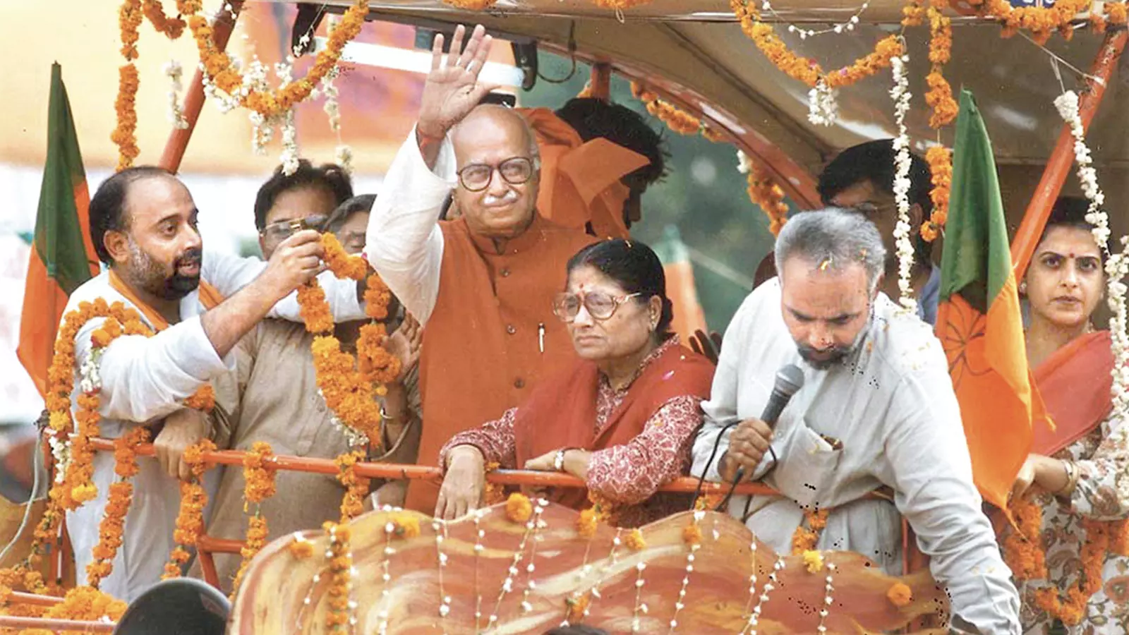 LK Advani during his Ram Rath Yatra in 1990. Narendra Modi also seen in the frame.