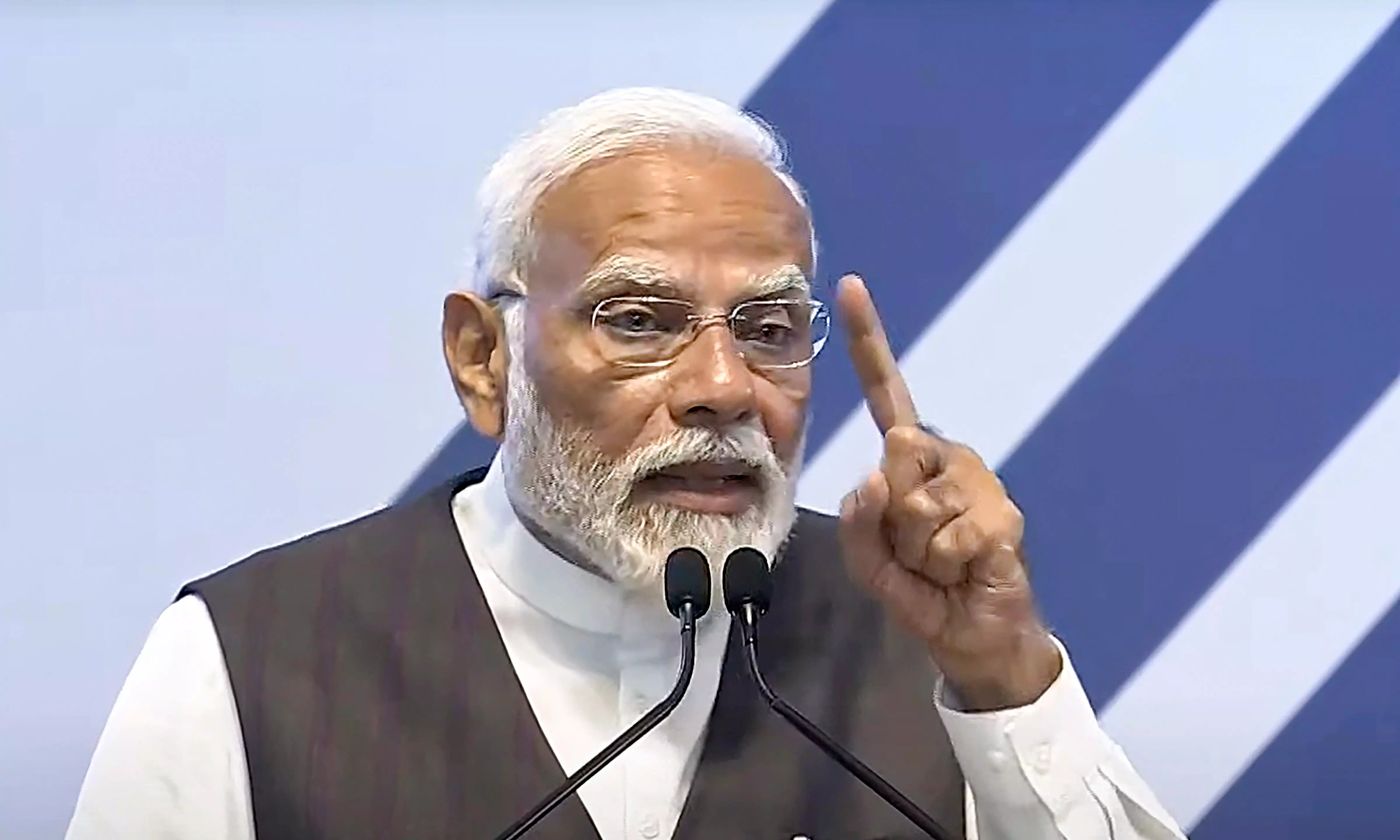 Women, youths can rid country of evils of nepotism, corruption: PM Modi