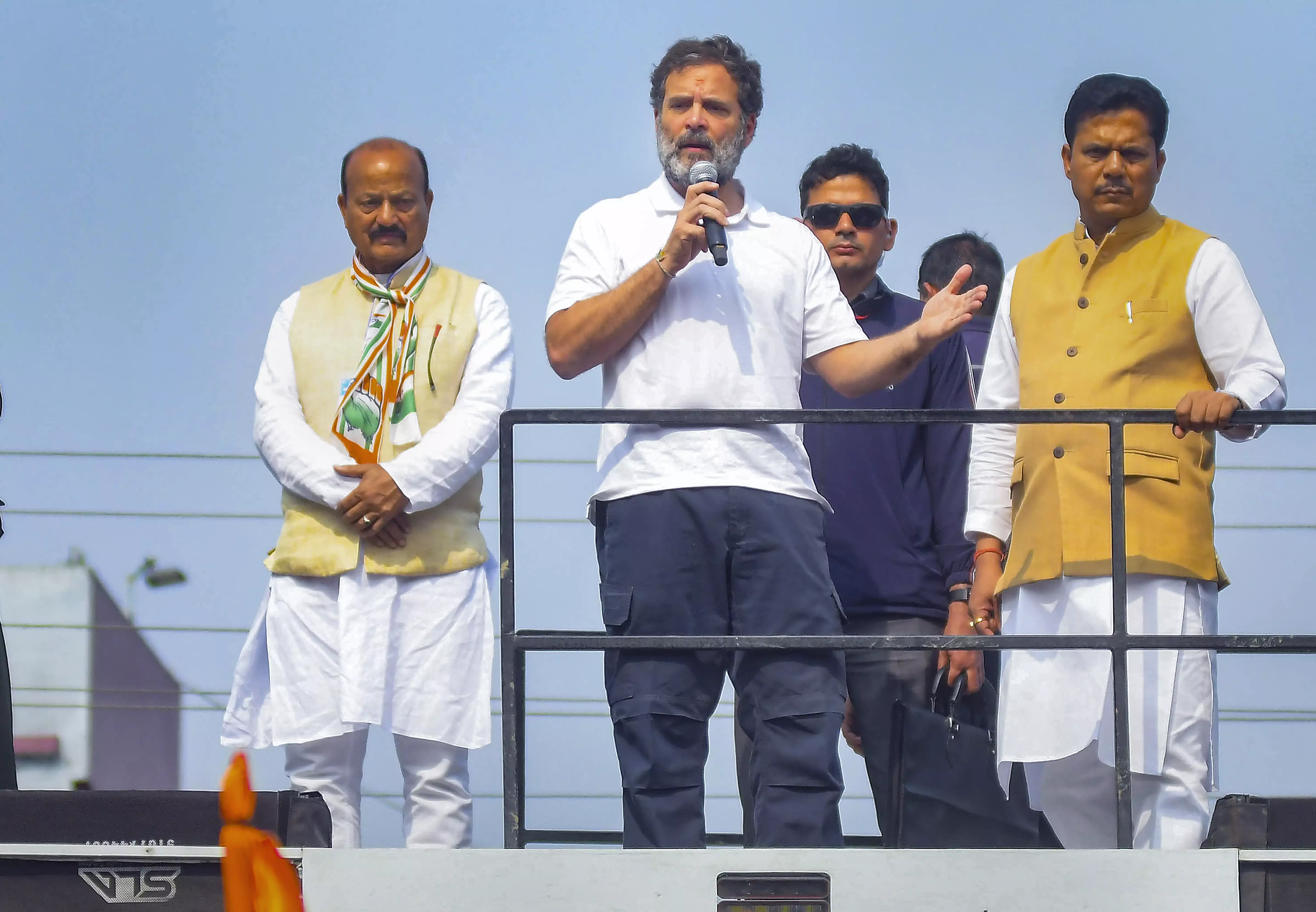 Nyay Yatra: Rahul gives flying kisses to crowd shouting Jai Shri Ram, Modi, Modi