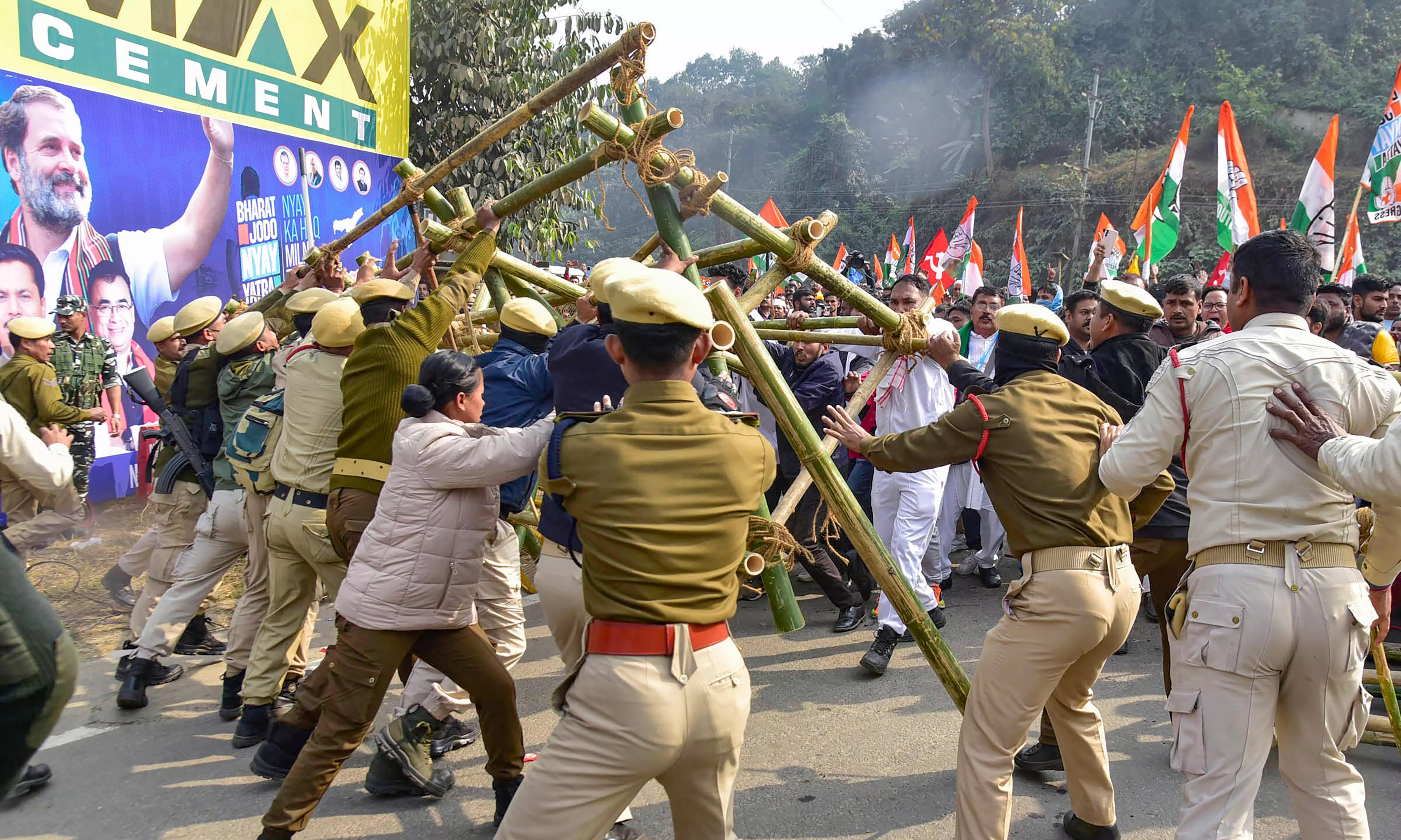 Congress workers clash with police as Bharat Jodo Nyay Yatra denied entry into Guwahati