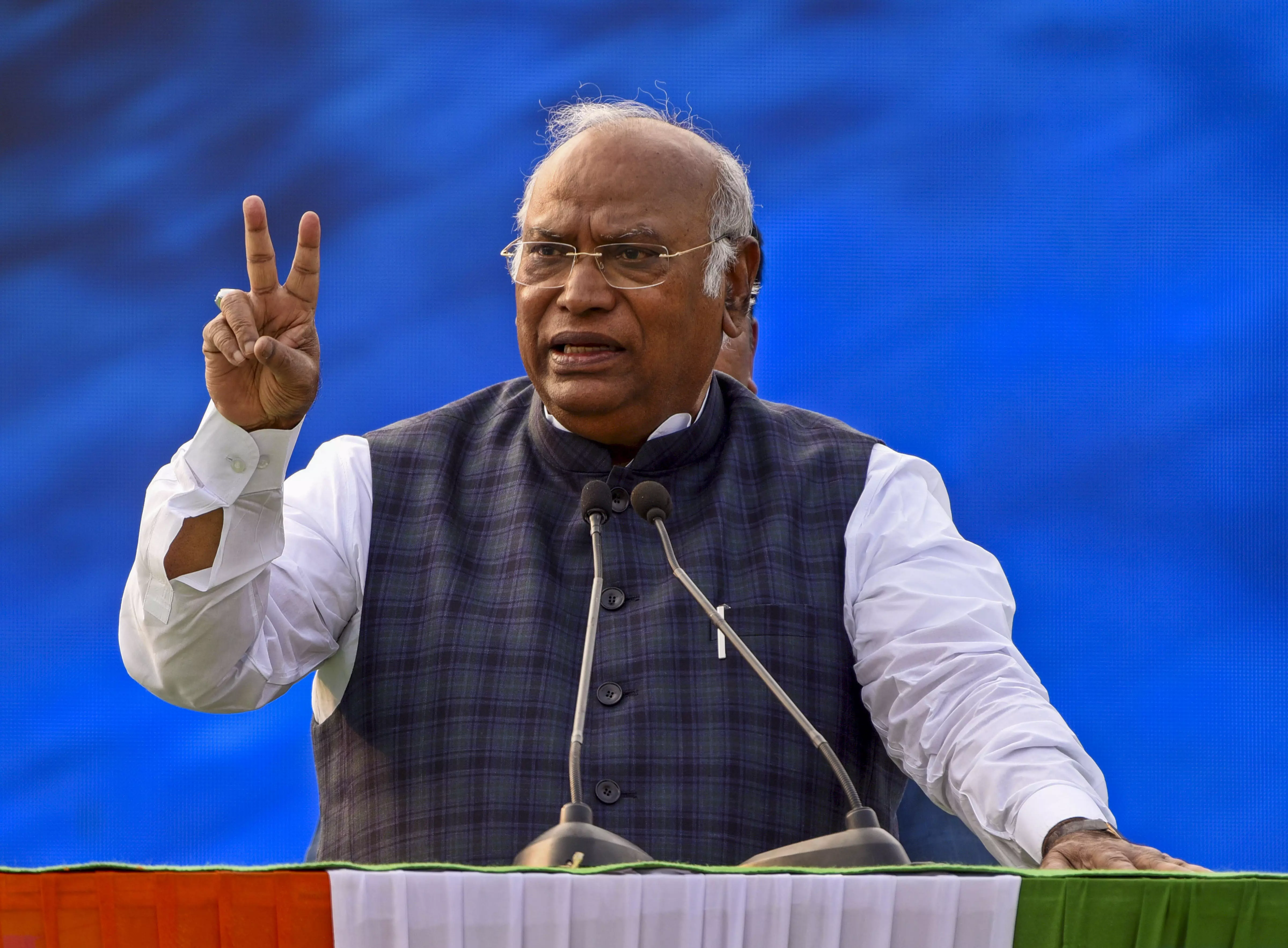 No mention of Dalits, poor, minorities in Presidents address to Parliament: Kharge