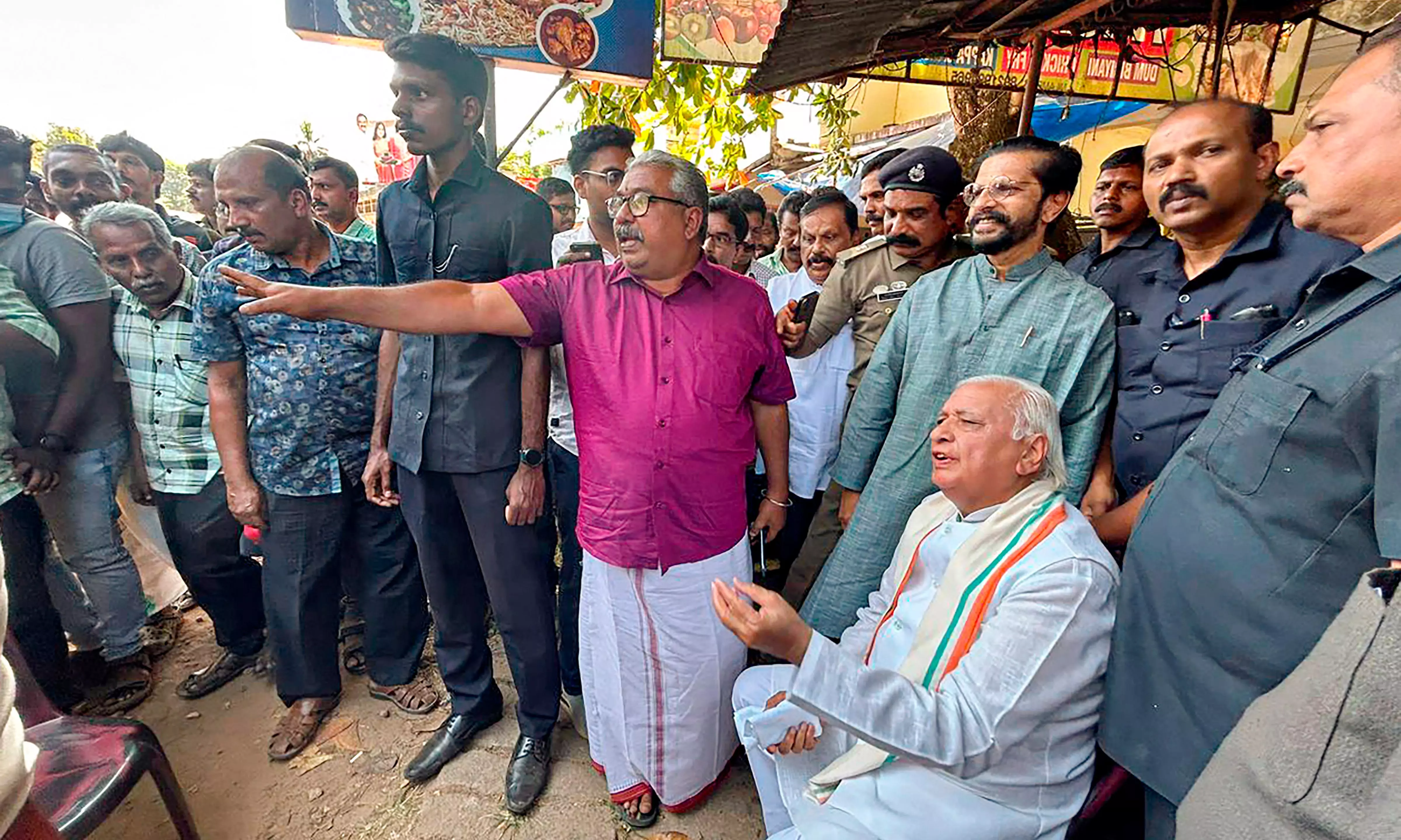 Governor Khans wayside sit-in ‘ridiculous drama’, protests to continue: Kerala CPI(M)