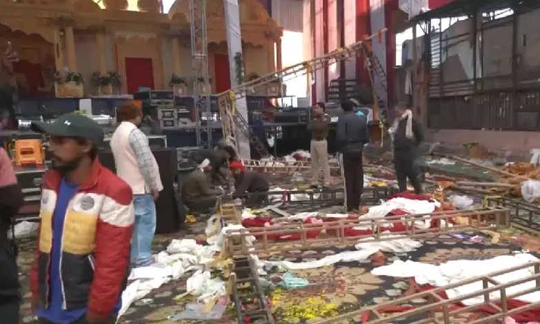 Delhi: One dead, 17 injured as stage set up for jagran collapses at Kalkaji temple