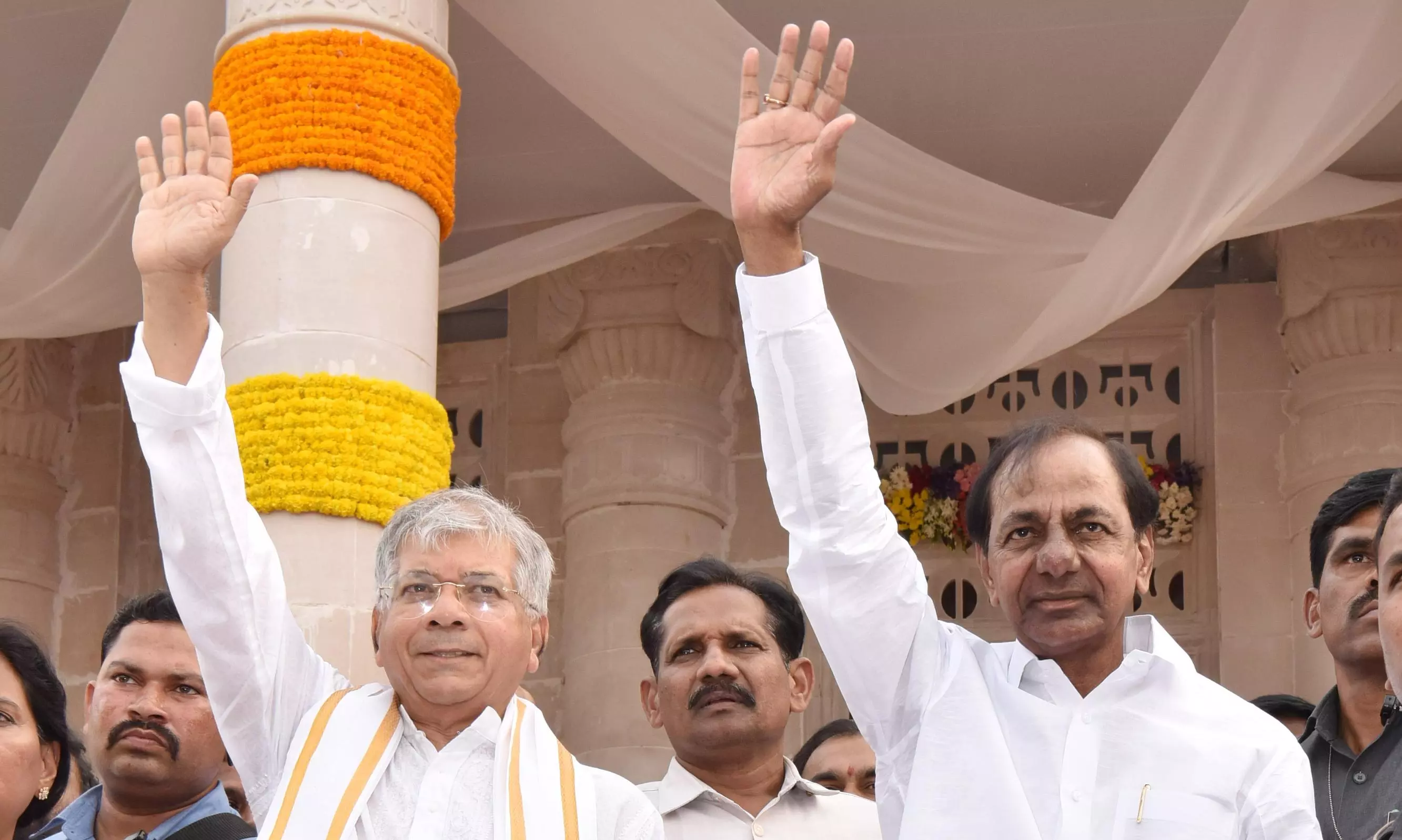 Maha Vikas Aghadi coalition welcomes Prakash Ambedkar-led VBA ahead of LS polls
