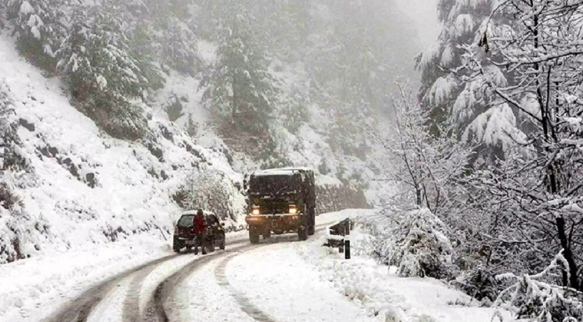 Himachal Pradesh: Snowfall disrupts normal life in tribal areas, 134 roads closed