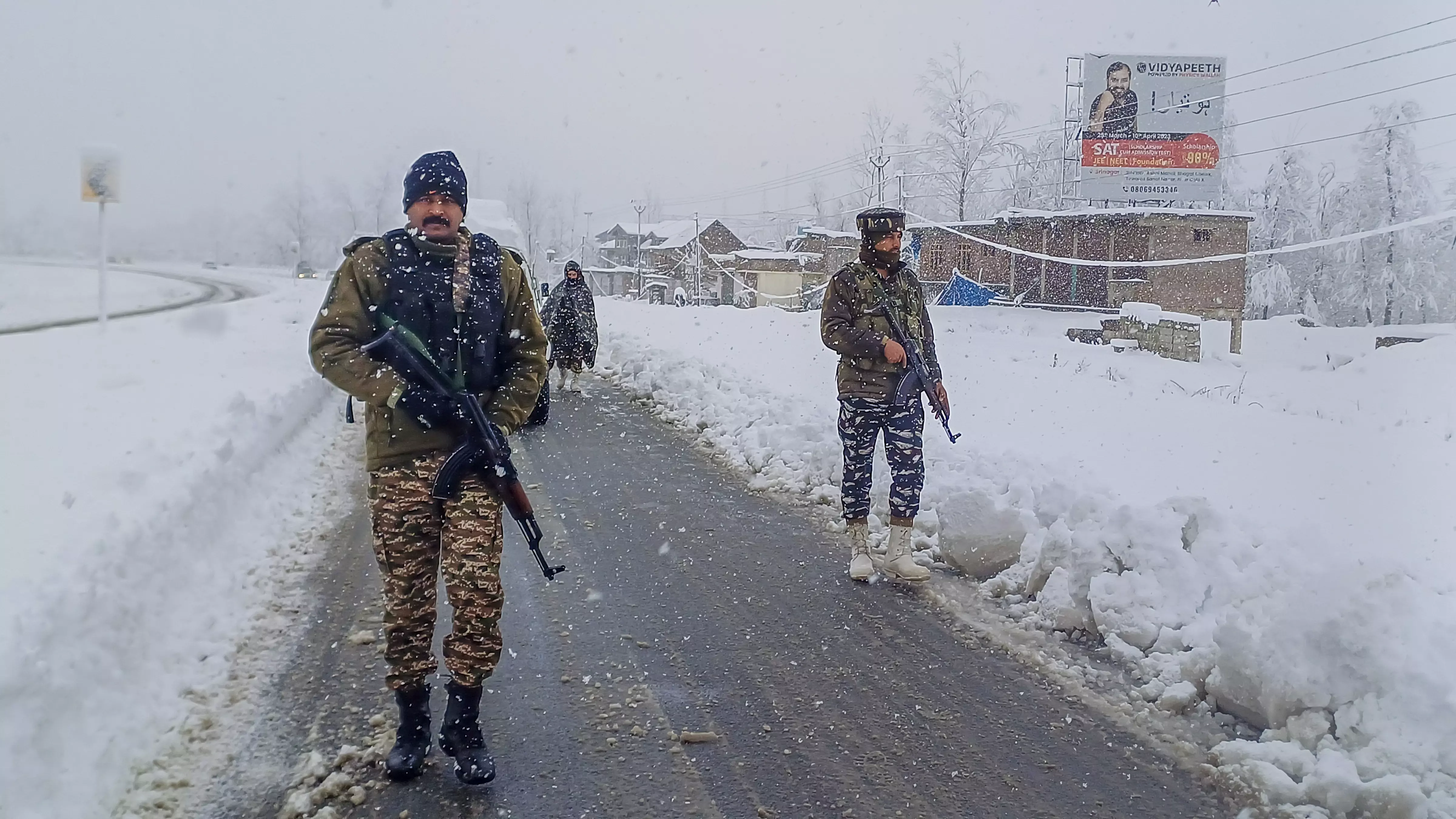 After two days, traffic resumes on Jammu-Srinagar highway