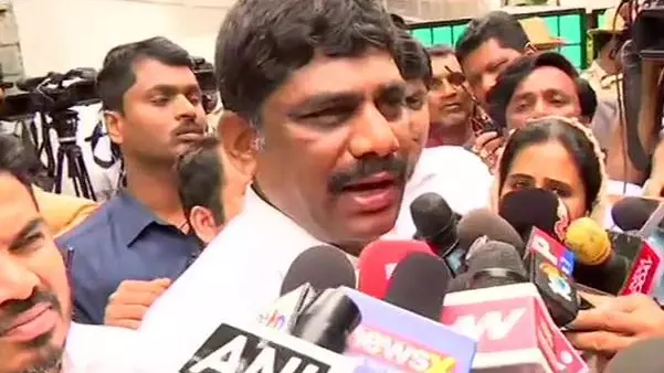 Shoot me: Congress MP DK Suresh dares BJP leader Eshwarappa