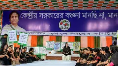 West Bengal: CM Mamata spends night on dharna to demand payment of dues from Centre