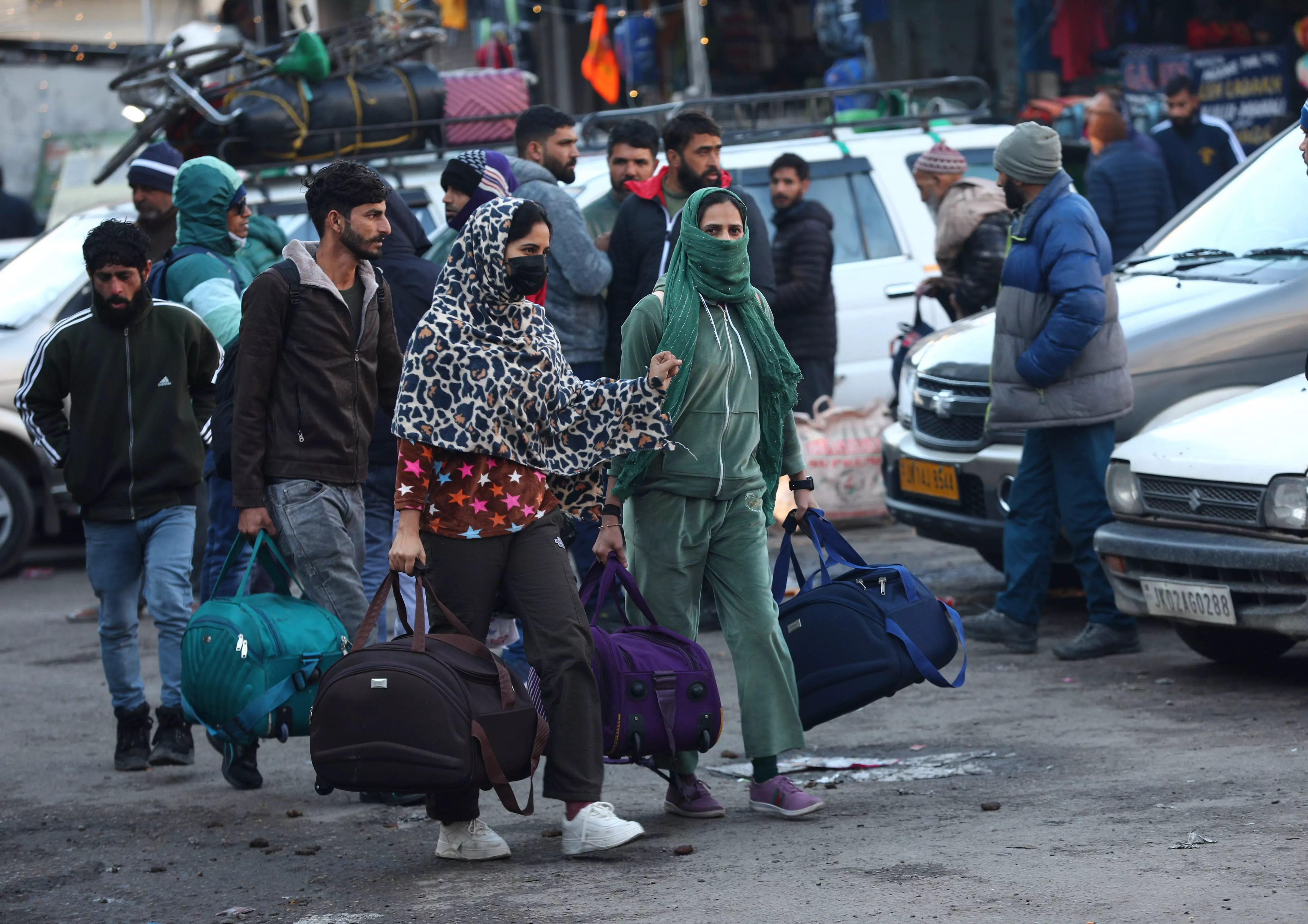 Road, air traffic hit by snowfall in Kashmir, avalanche warning issued for hilly areas