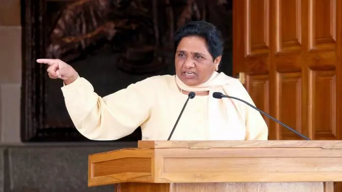 Govt should talk to protesting farmers instead of taking action against them: Mayawati