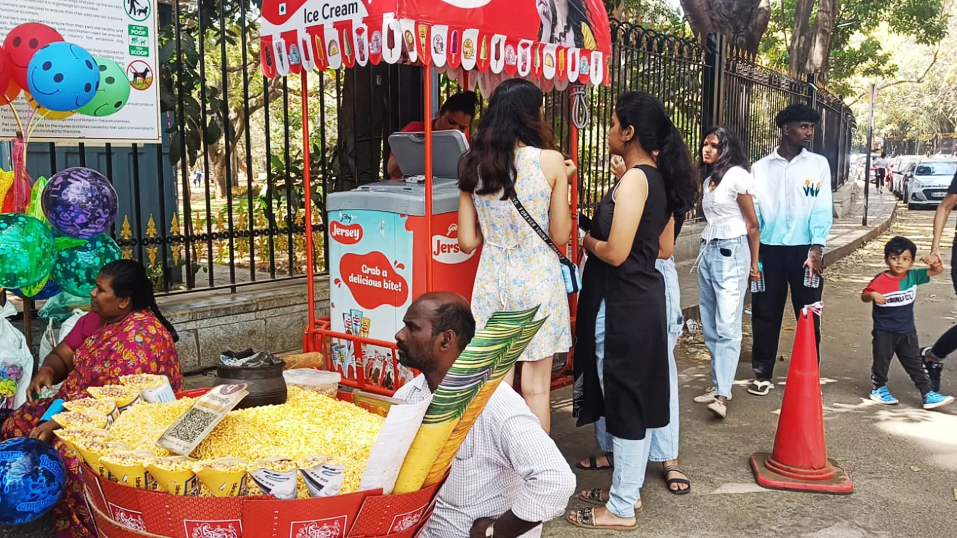 Some churumuri (puffed rice) and ice cream time at Cubbon Park.