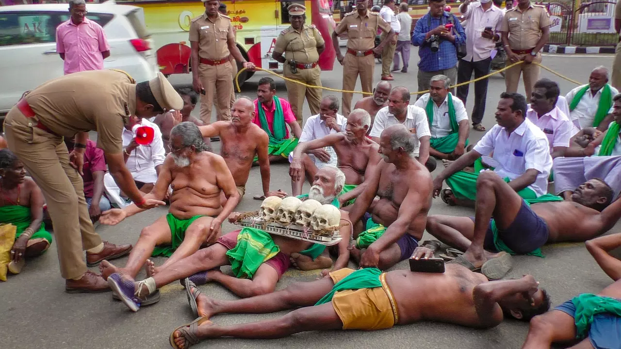 Tamil Nadu: 100 farmers held at Thanjavur Railway station for staging rail roko