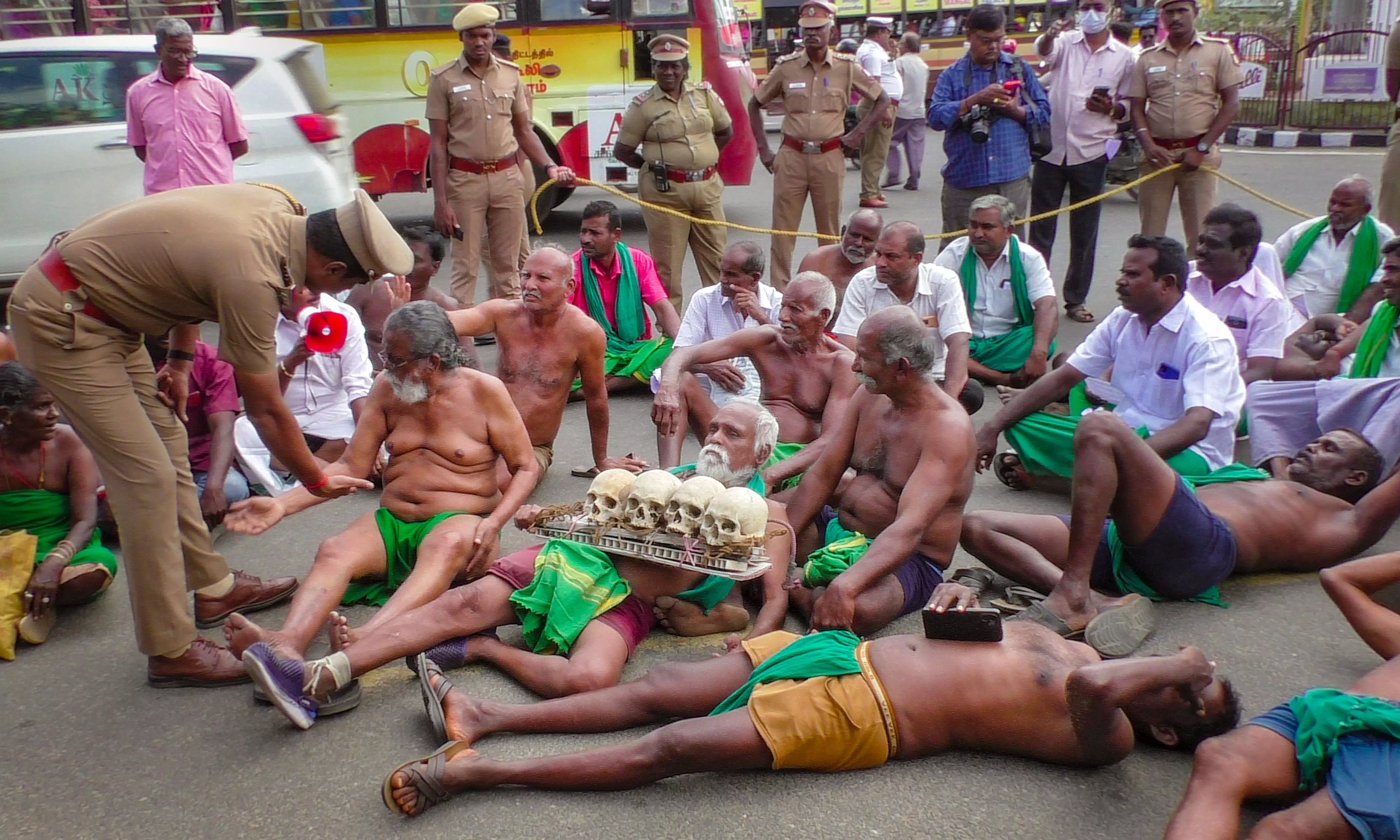 Tamil Nadu: 100 farmers held at Thanjavur Railway station for staging rail roko