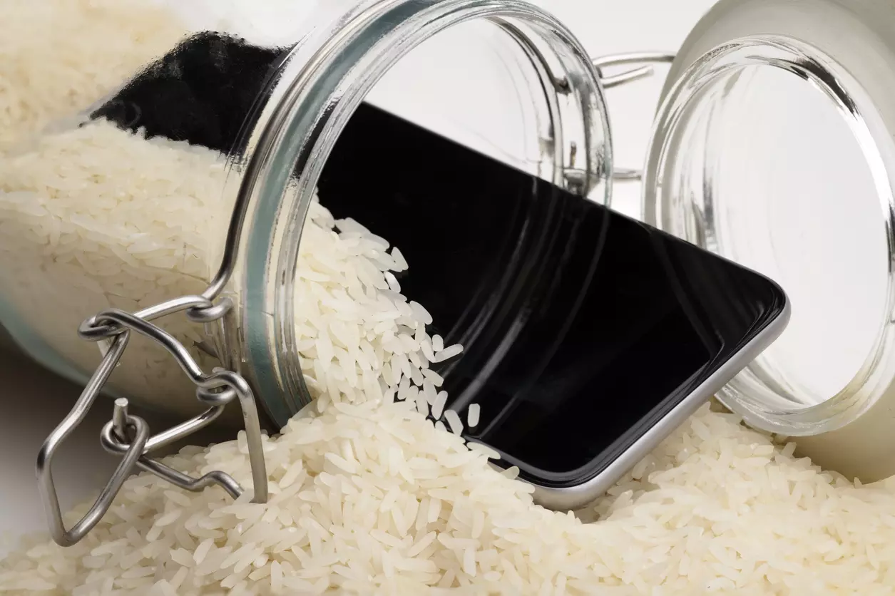 Do you dunk wet iPhone in rice? Apple strongly advises against it, suggests other ways